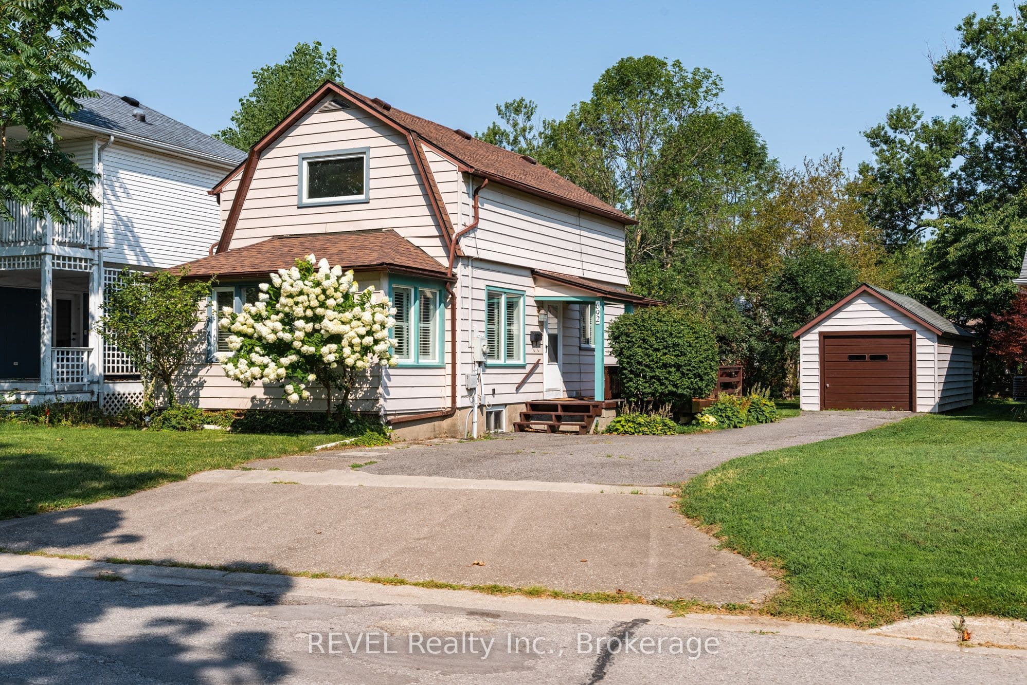 692 Lakeshore Road, Fort Erie, ON L2A 1C1