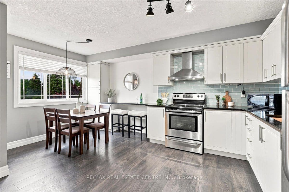 1522 E King Street E 403, Kitchener, ON N2G 2P1