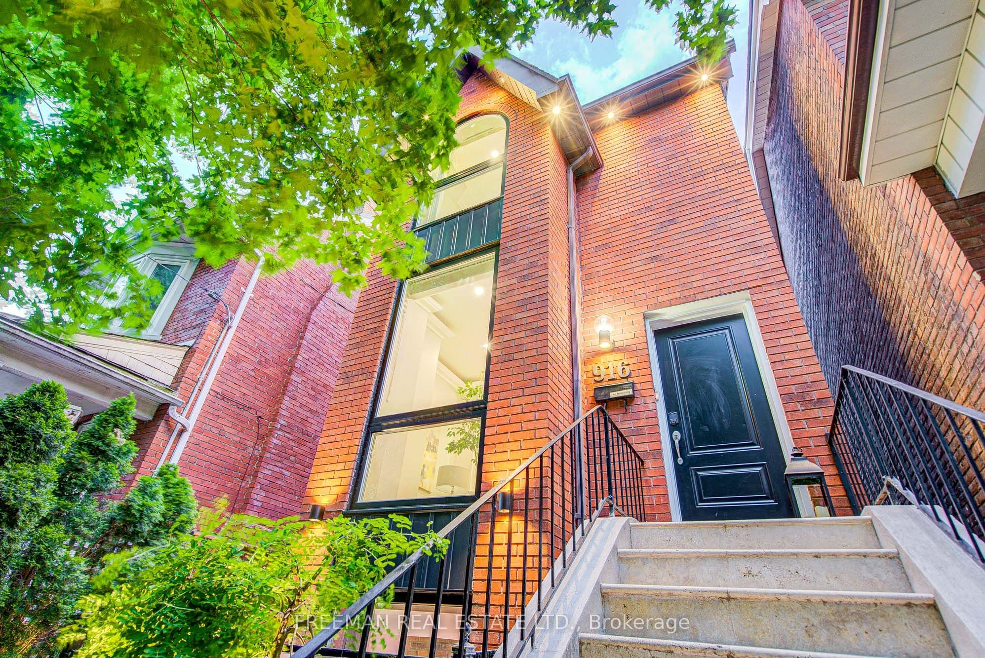 916 Manning Avenue Main&2nd Floor, Toronto, ON M6G 2X4