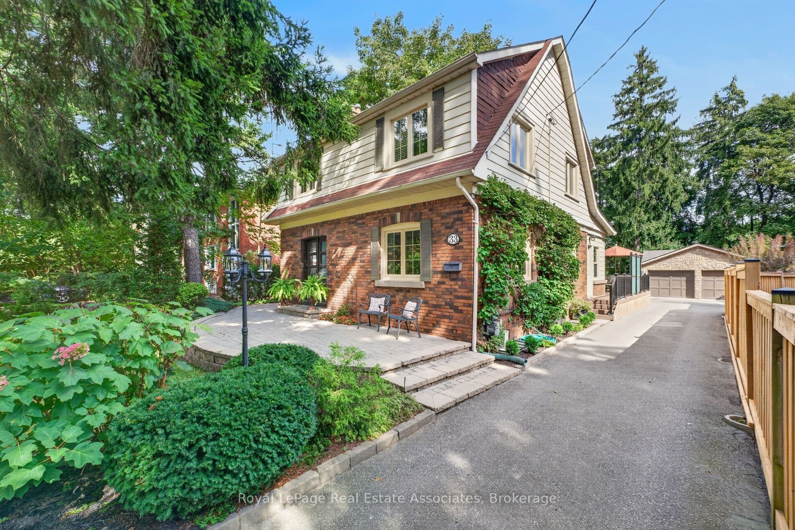 33 Ben Machree Drive, Mississauga, ON L5H 2S2