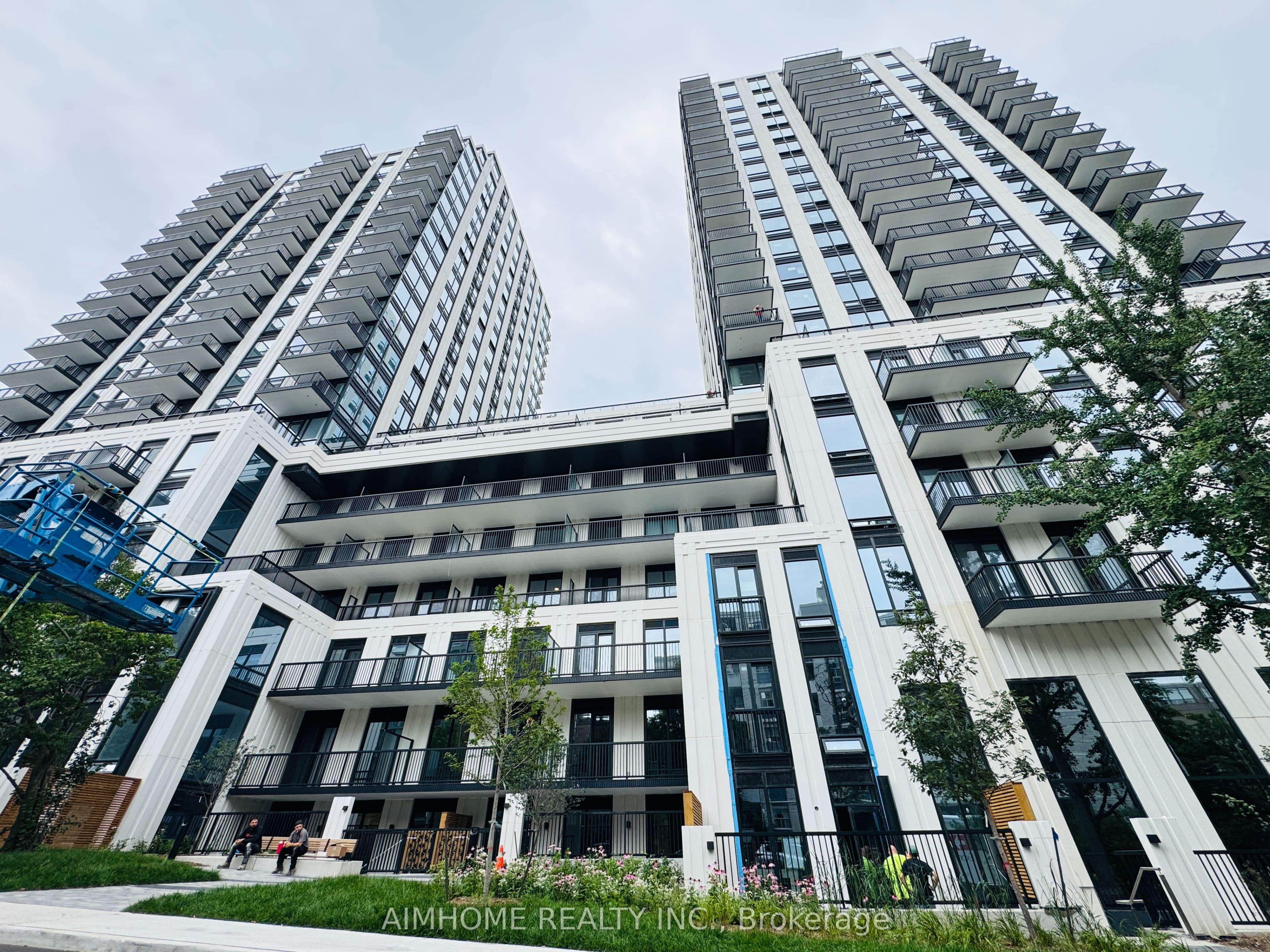 91 Montclair Avenue 1606, Toronto, ON M5P 0B1
