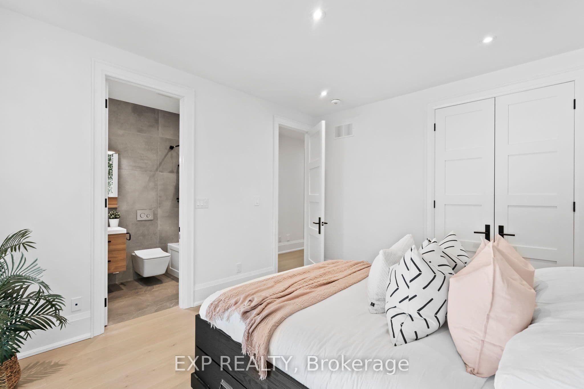 51 Thirty Ninth Street, Toronto, ON M8W 3M6