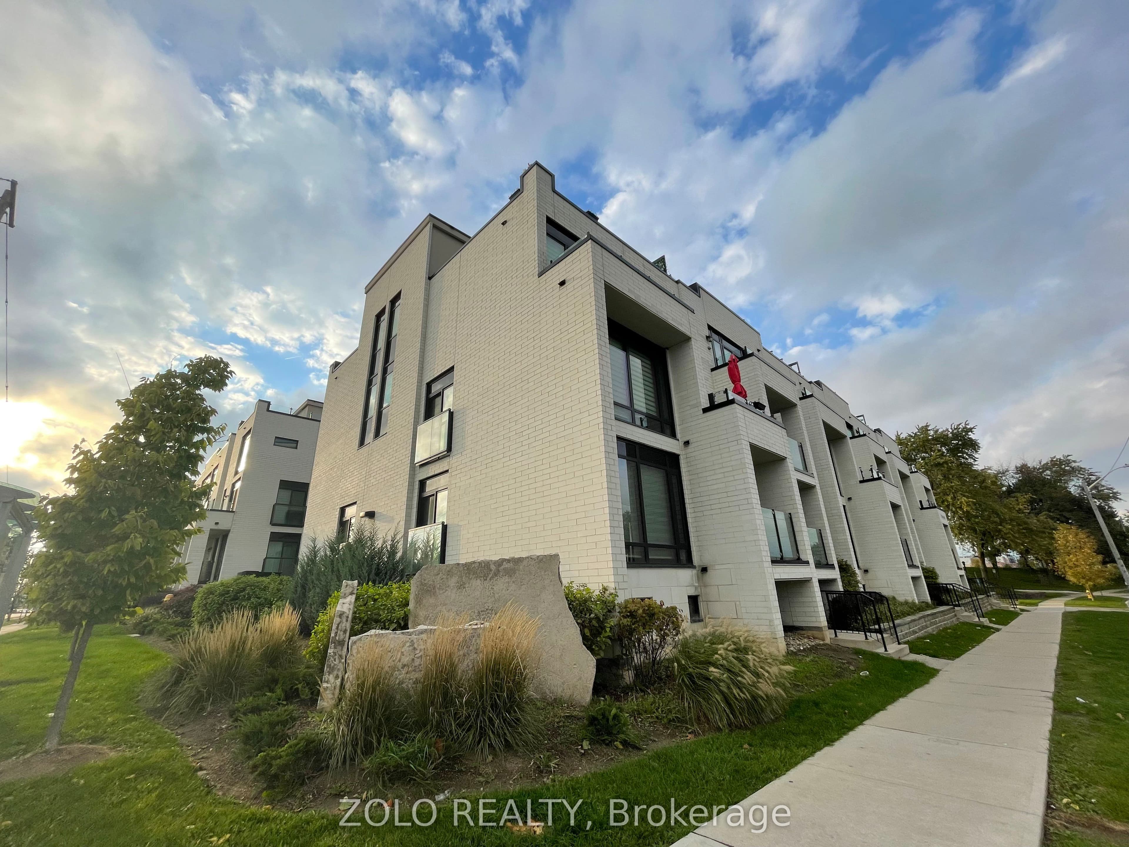 130 Widdicombe Hill Boulevard 418, Toronto, ON M9R 0A9
