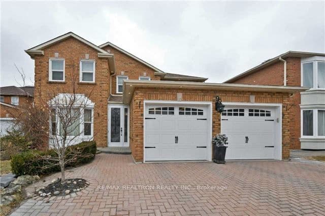 9 Hyde Park Drive, Richmond Hill, ON L4B 1V3
