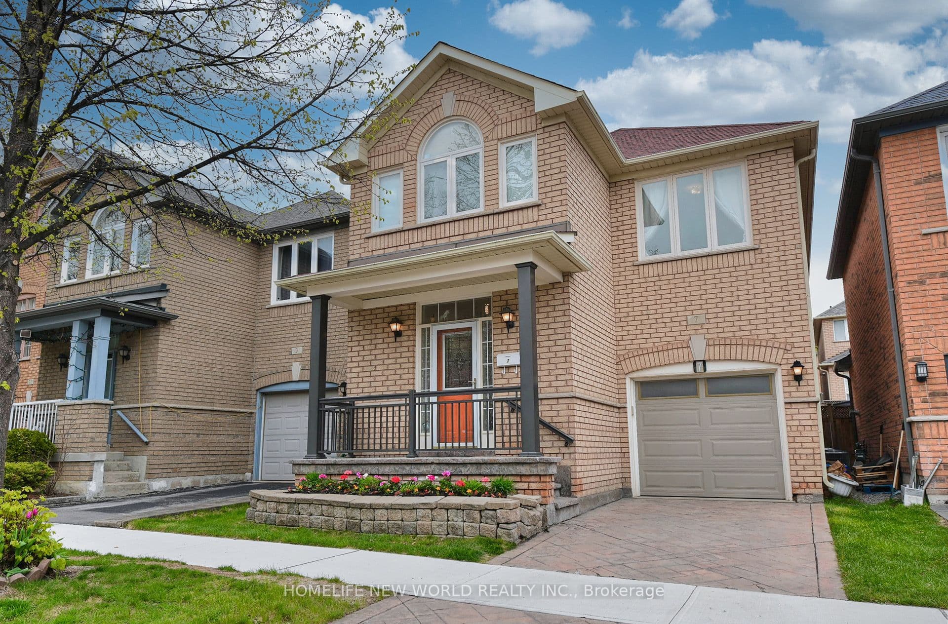 7 Fairlawn Avenue, Markham, ON L6C 2E7