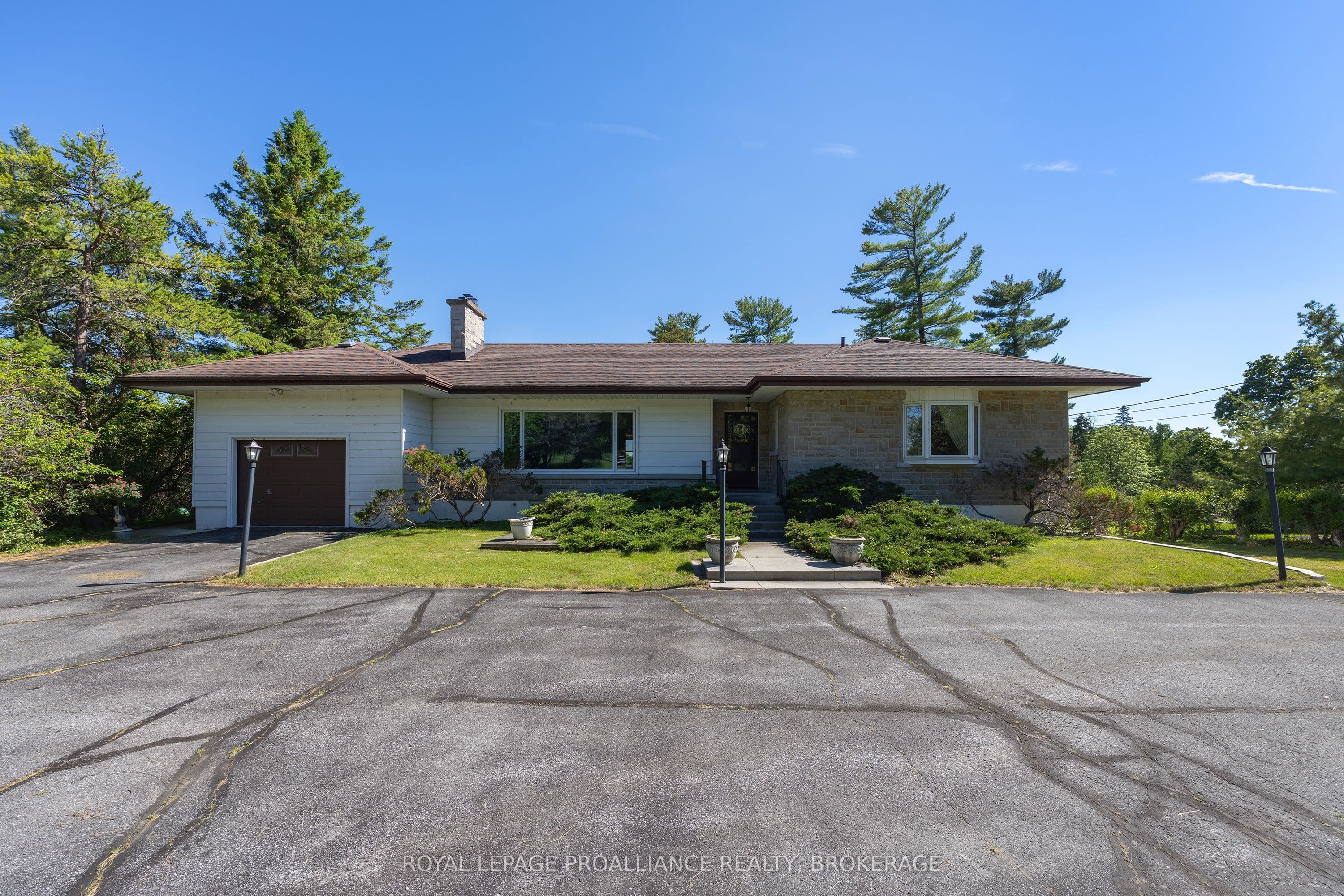 4756 Bath Road, Loyalist, ON K0H 1G0