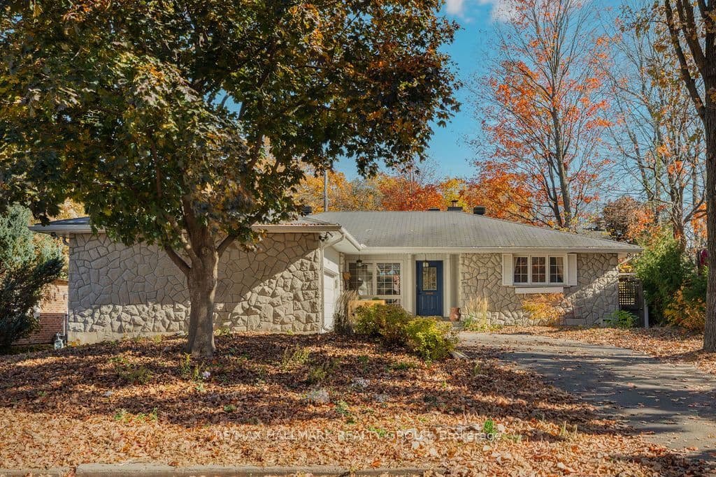 275 Crocus Avenue, Alta Vista and Area, ON K1H 6E7