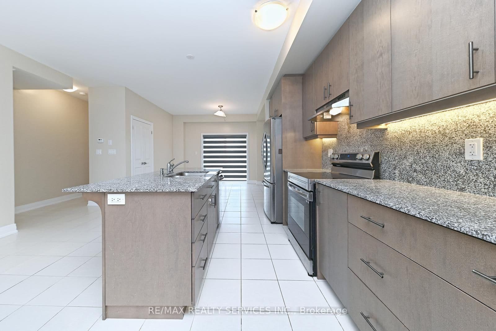 52 Humberstone Drive, Halton Hills, ON L7G 0P6