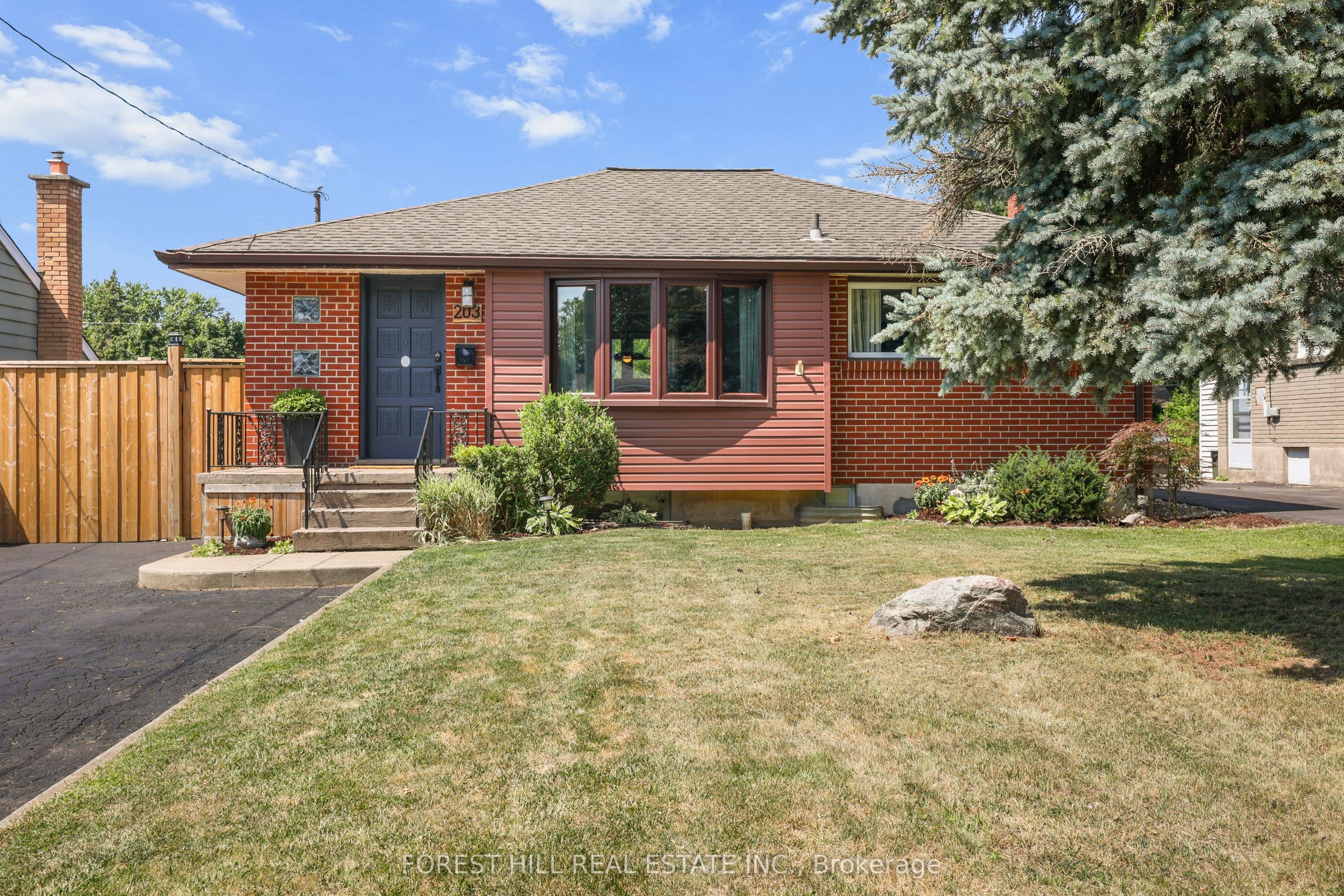 203 Merlin Crescent, London East, ON N5W 5A2