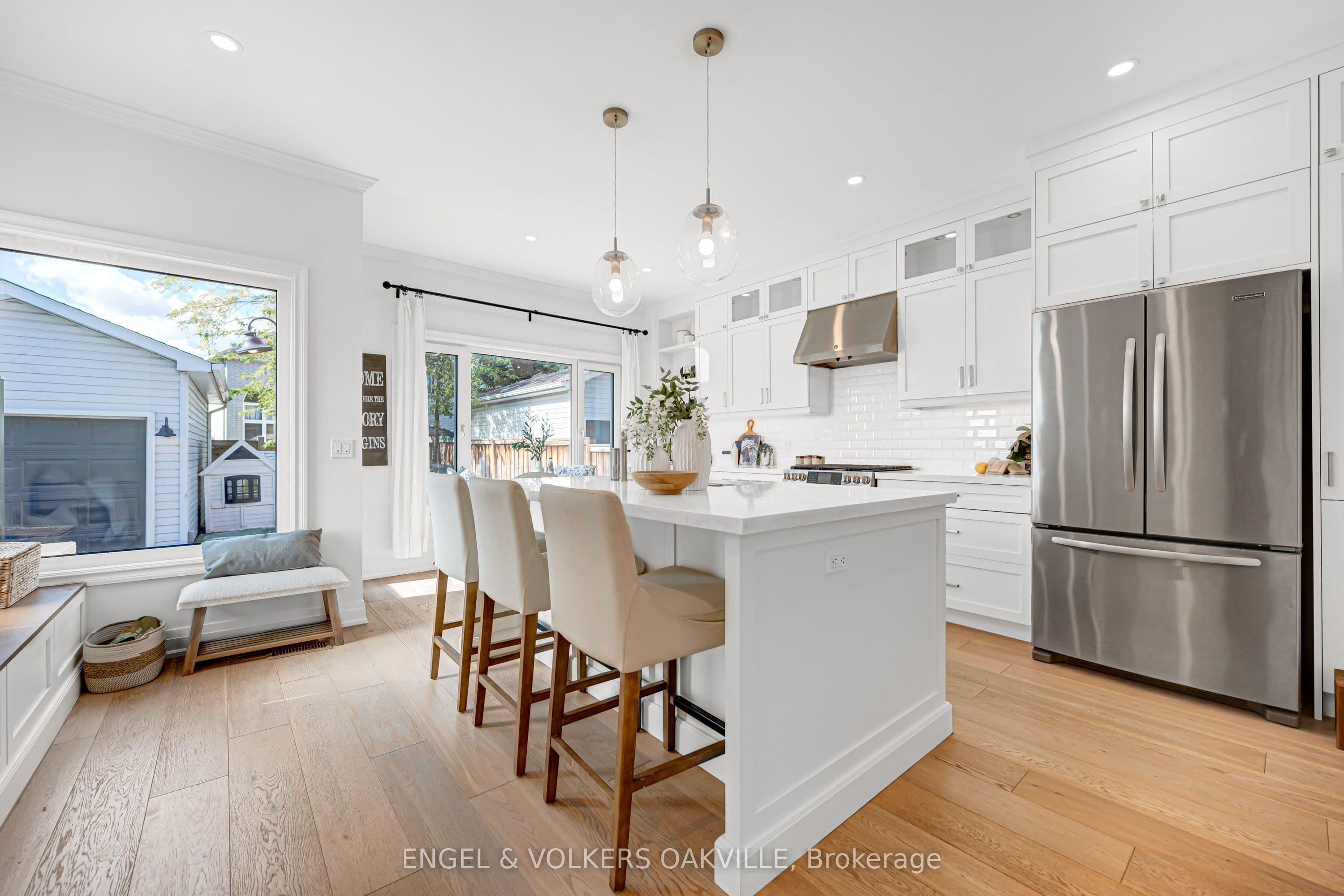 2592 Castle Hill Crescent, Oakville, ON L6H 6J1