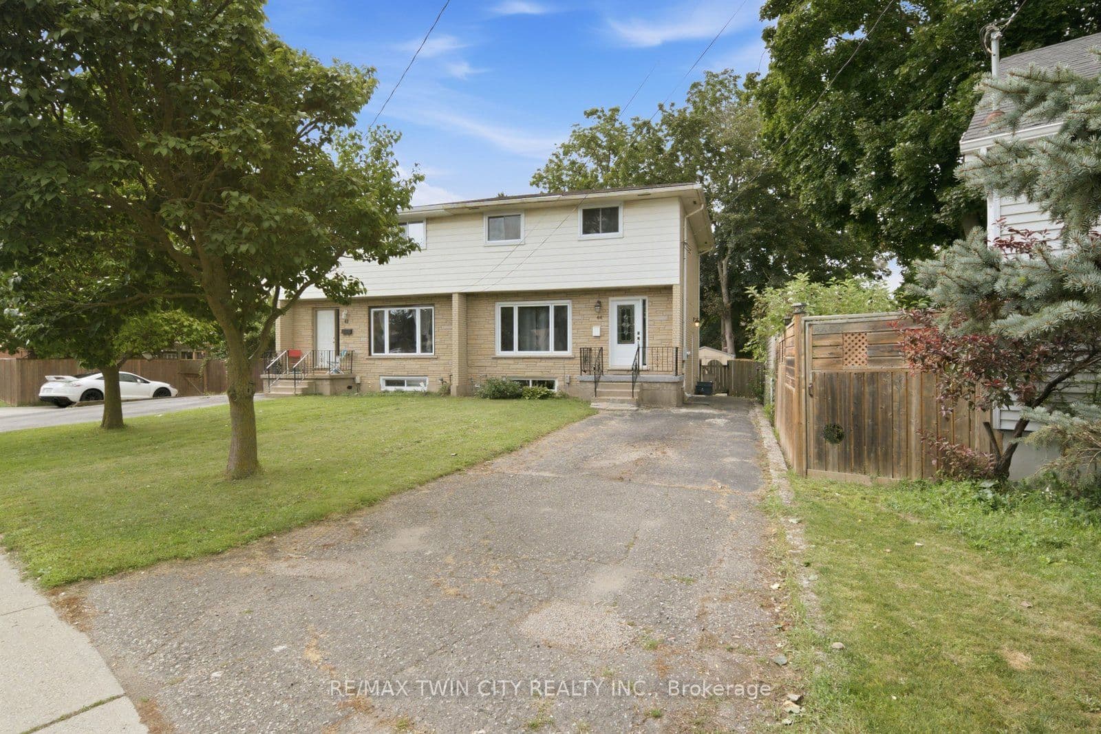 44 Stanley Street, Brantford, ON N3S 7K8