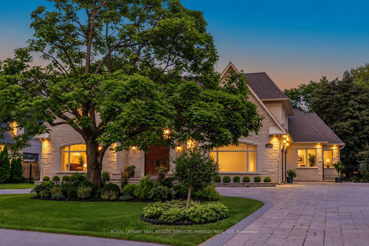 1511 Broadmoor Avenue, Mississauga, ON L5G 3T7