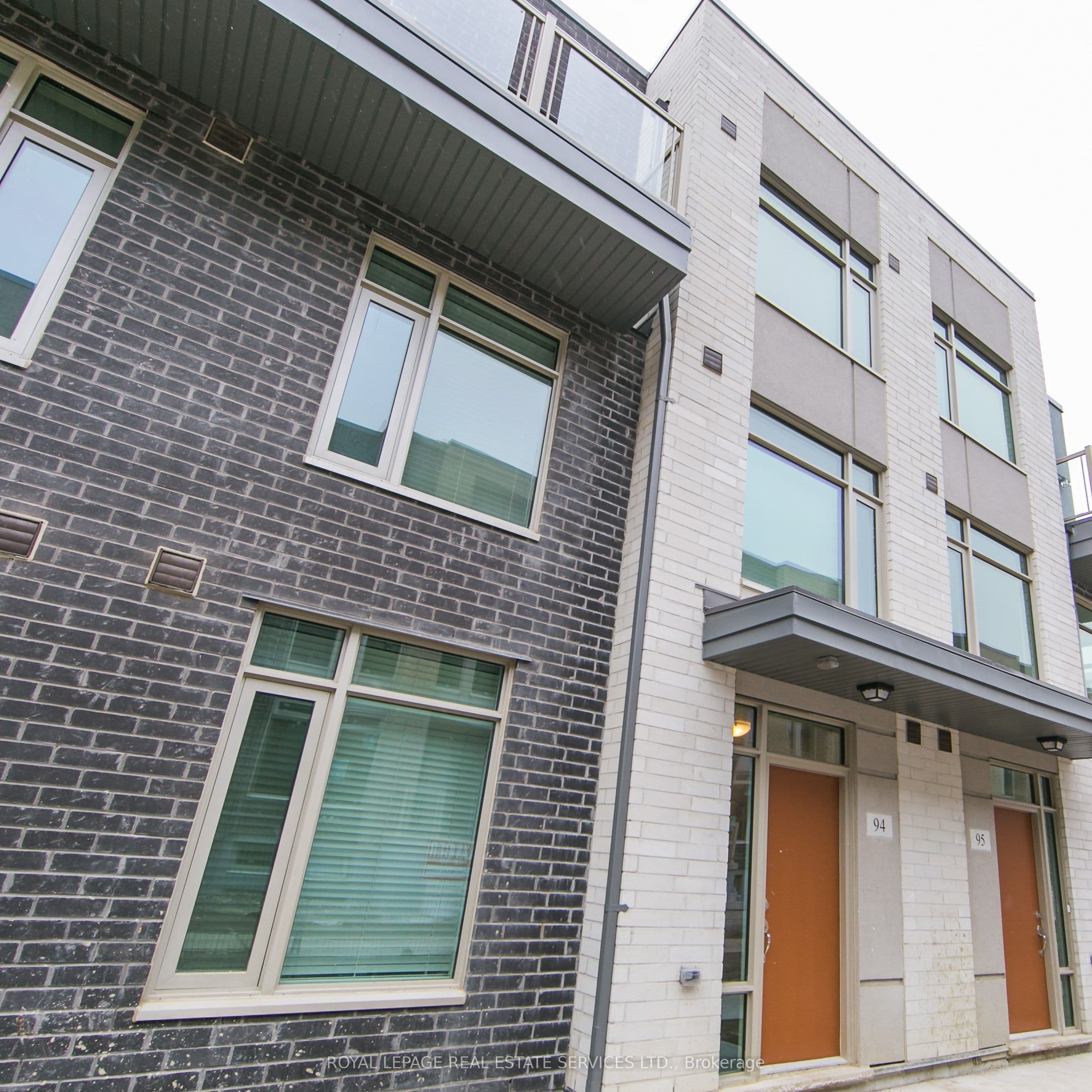 15 Applewood Lane 94, Toronto, ON M9C 0C1