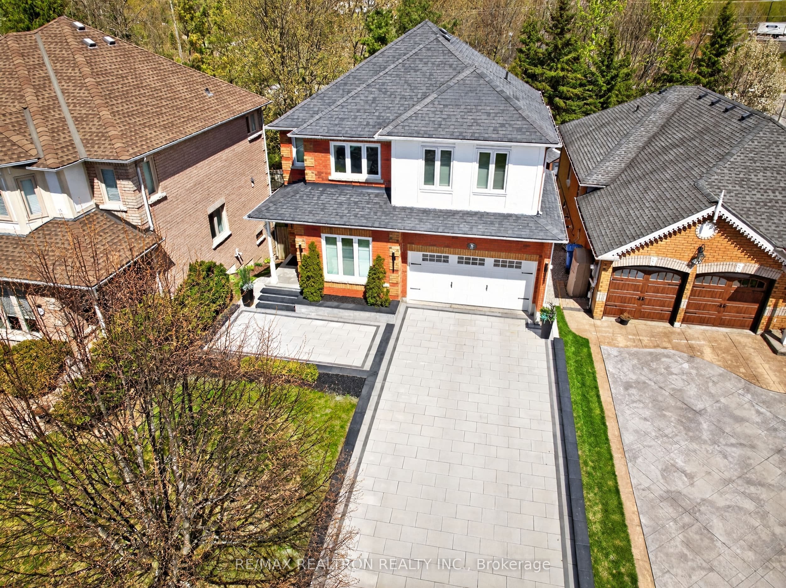 5 Yvonne Place, Aurora, ON L4G 7E5