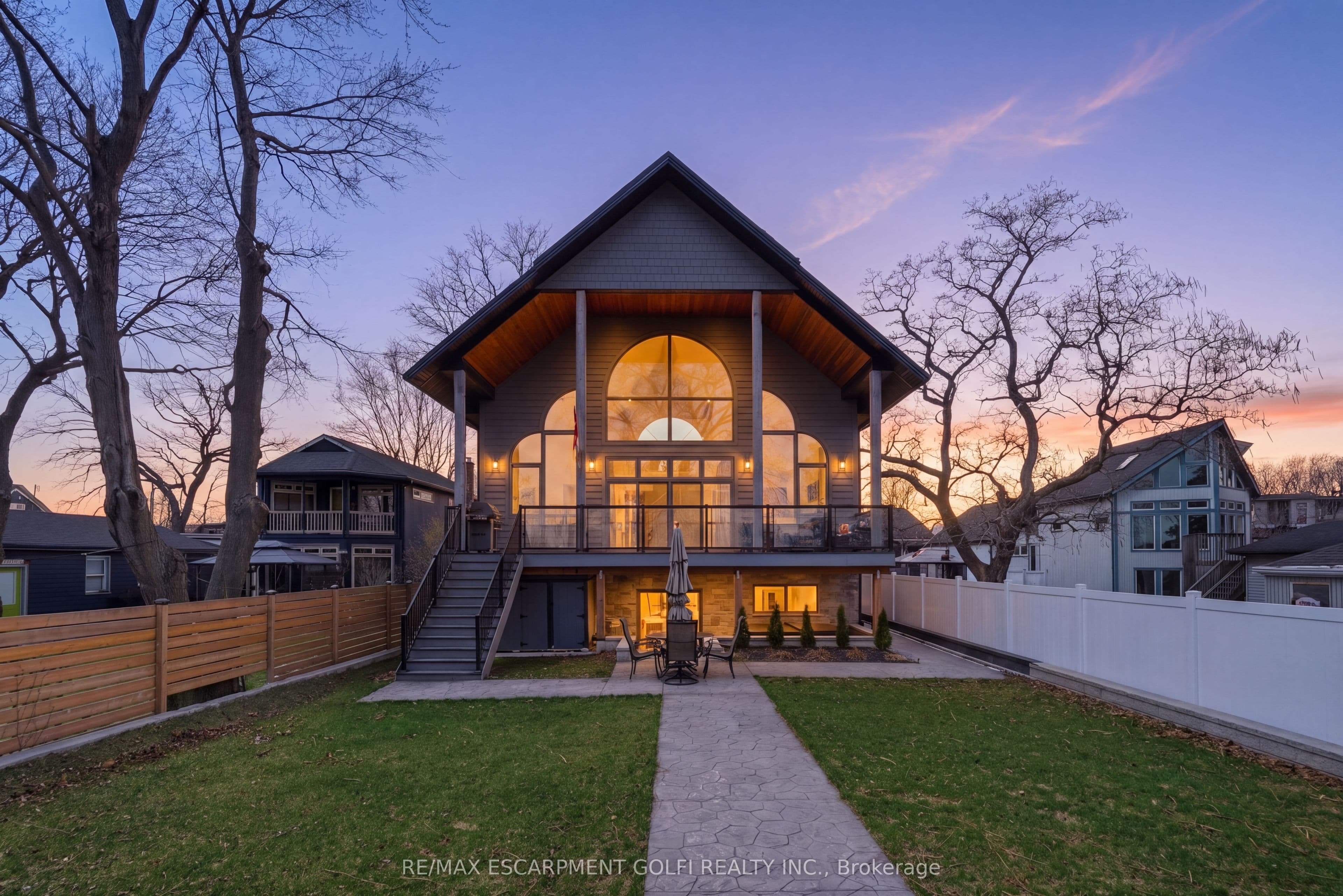 207 BEACH Boulevard, Hamilton, ON L8H 6V8