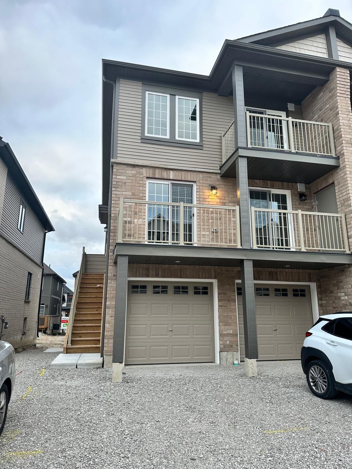 9 Hay Lane, Barrie, ON L9J 0C2