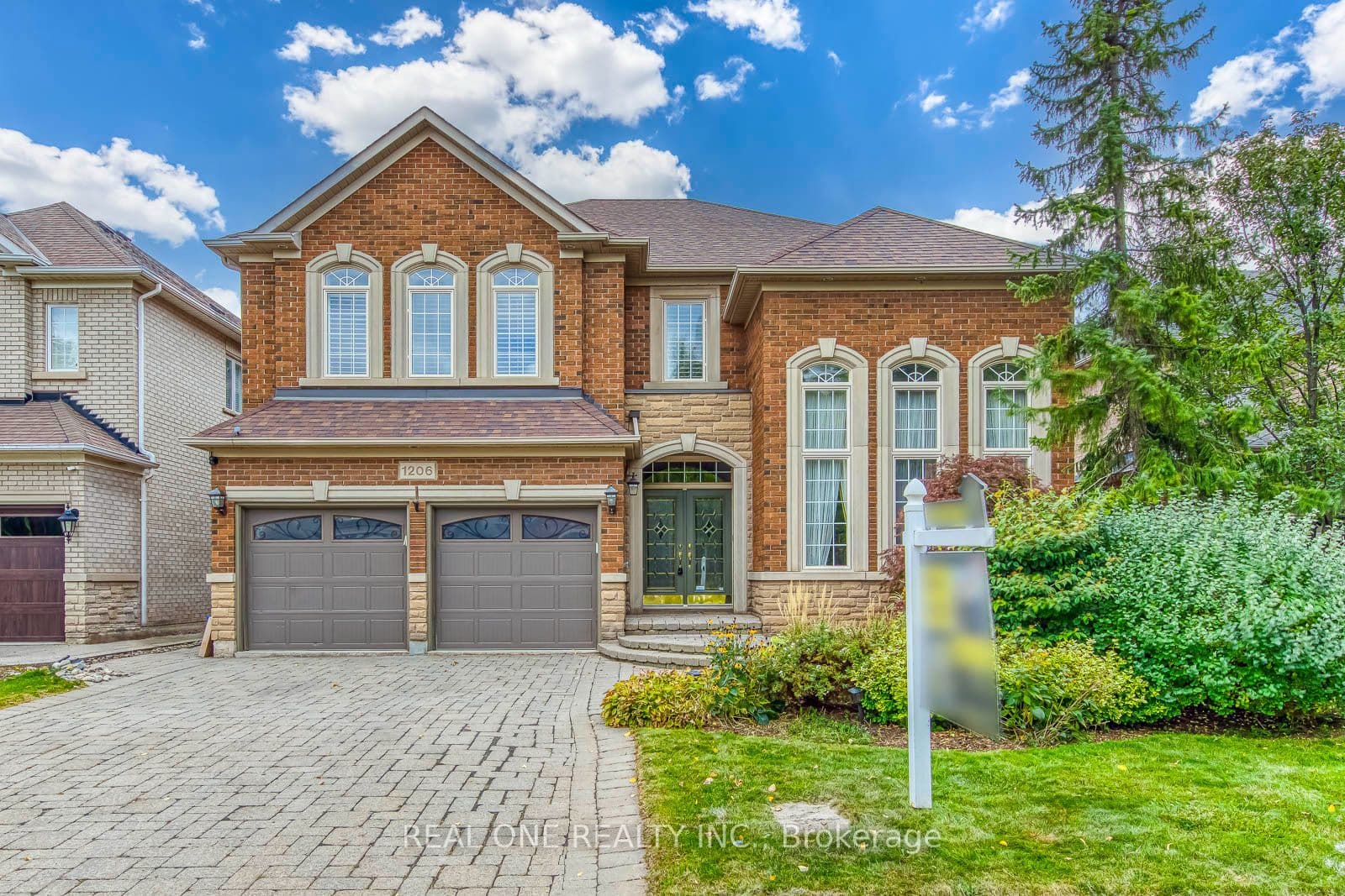 1206 Lindenrock Drive, Oakville, ON L6H 6T4