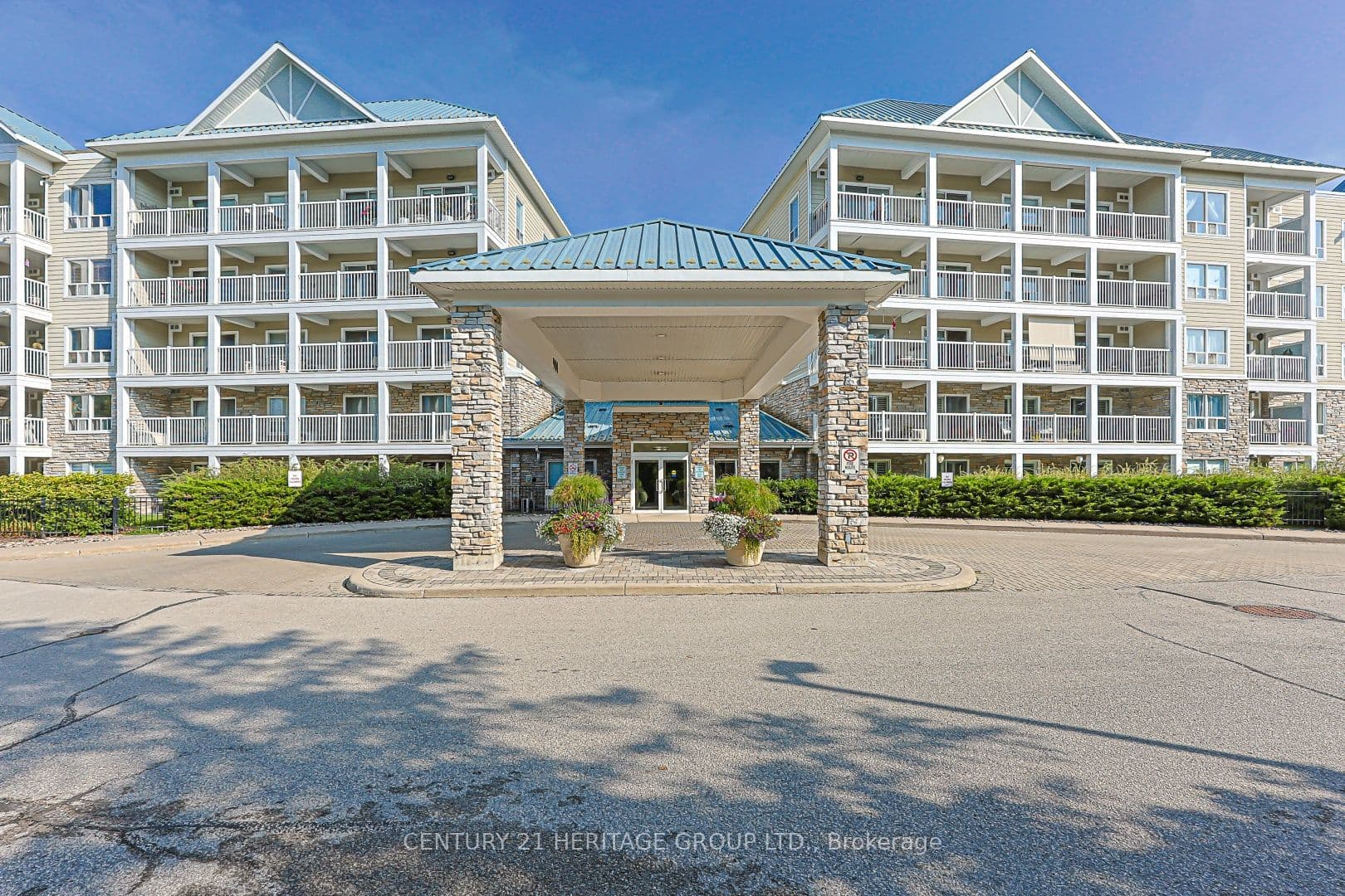 900 Bogart Mill Trail 211, Newmarket, ON L3Y 8V5