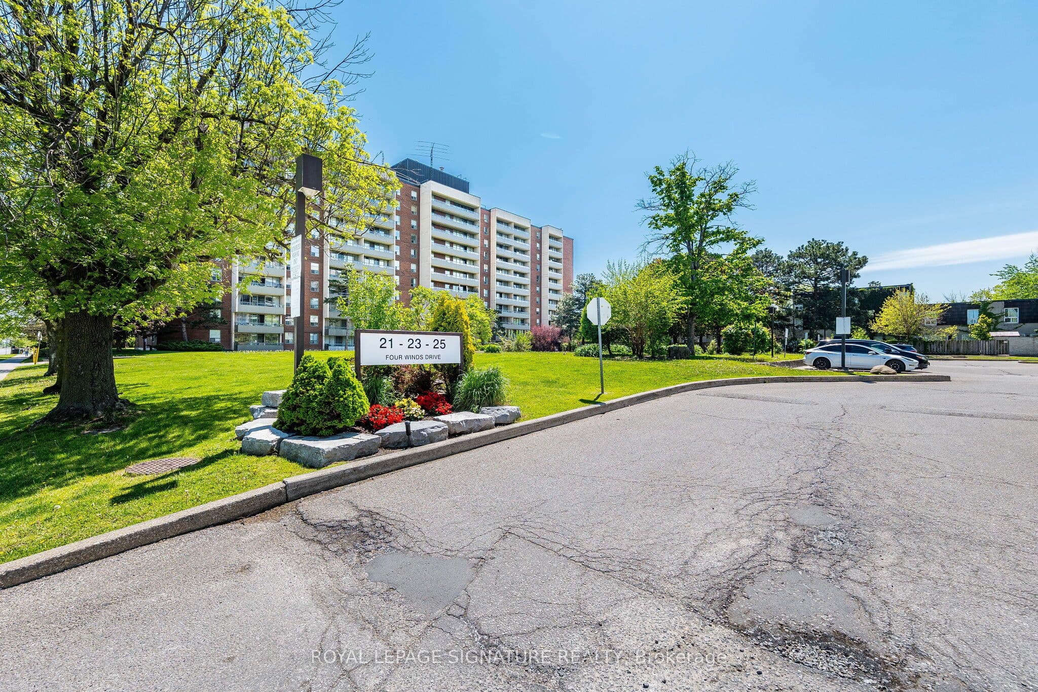 25 Four Winds Drive 405, Toronto, ON M3J 1K8