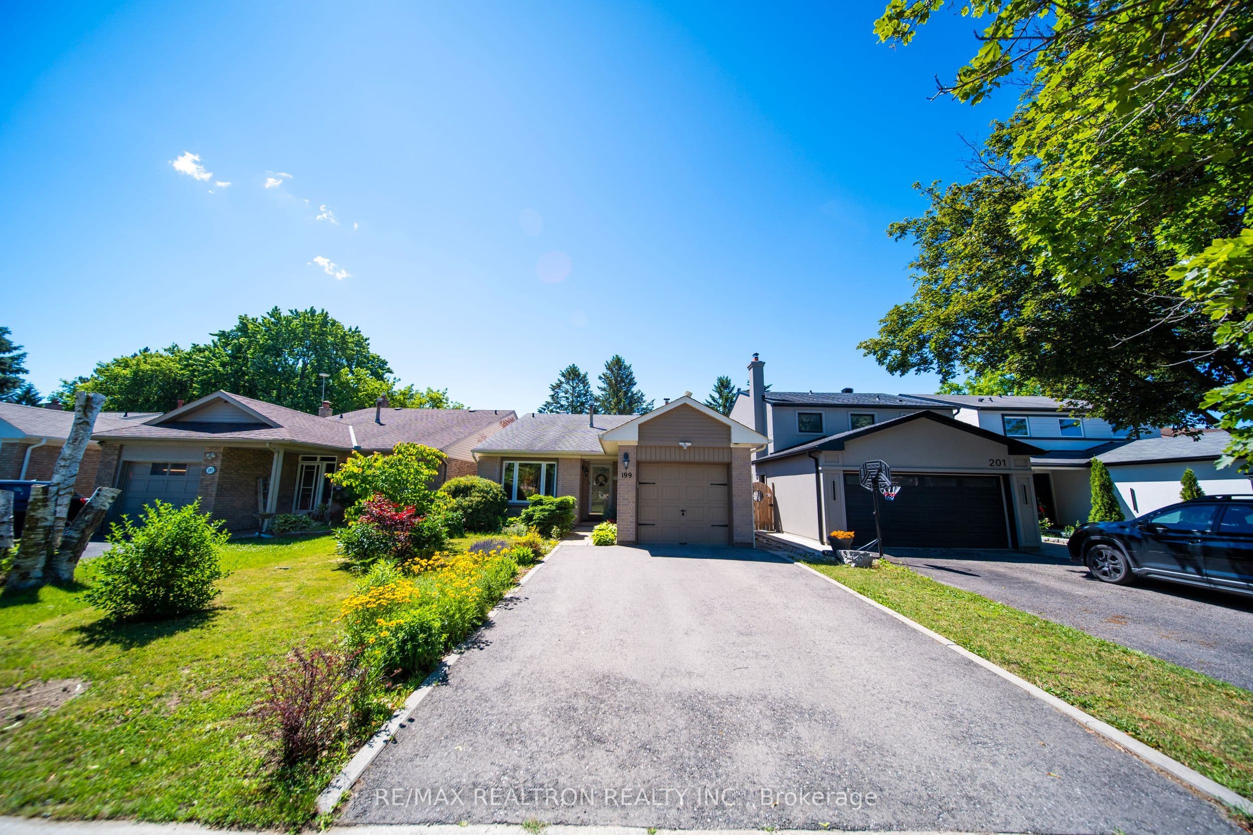 199 Weldrick Road W, Richmond Hill, ON L4C 5J2