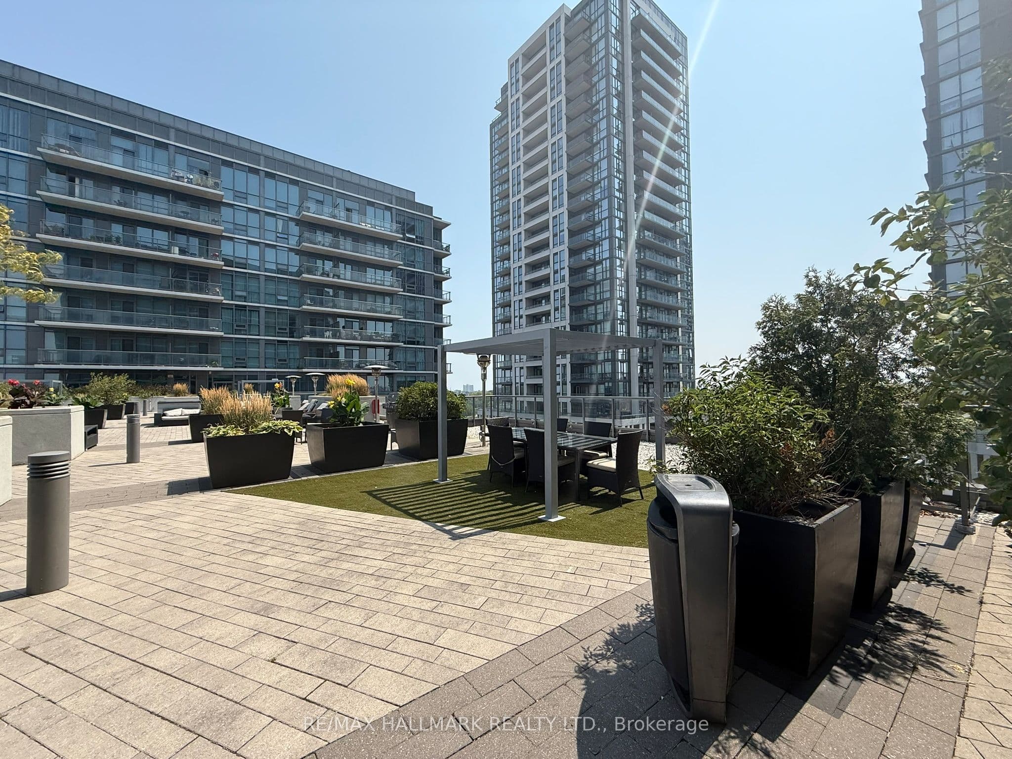 1185 The Queensway Street 1211, Toronto, ON M8Z 0C6