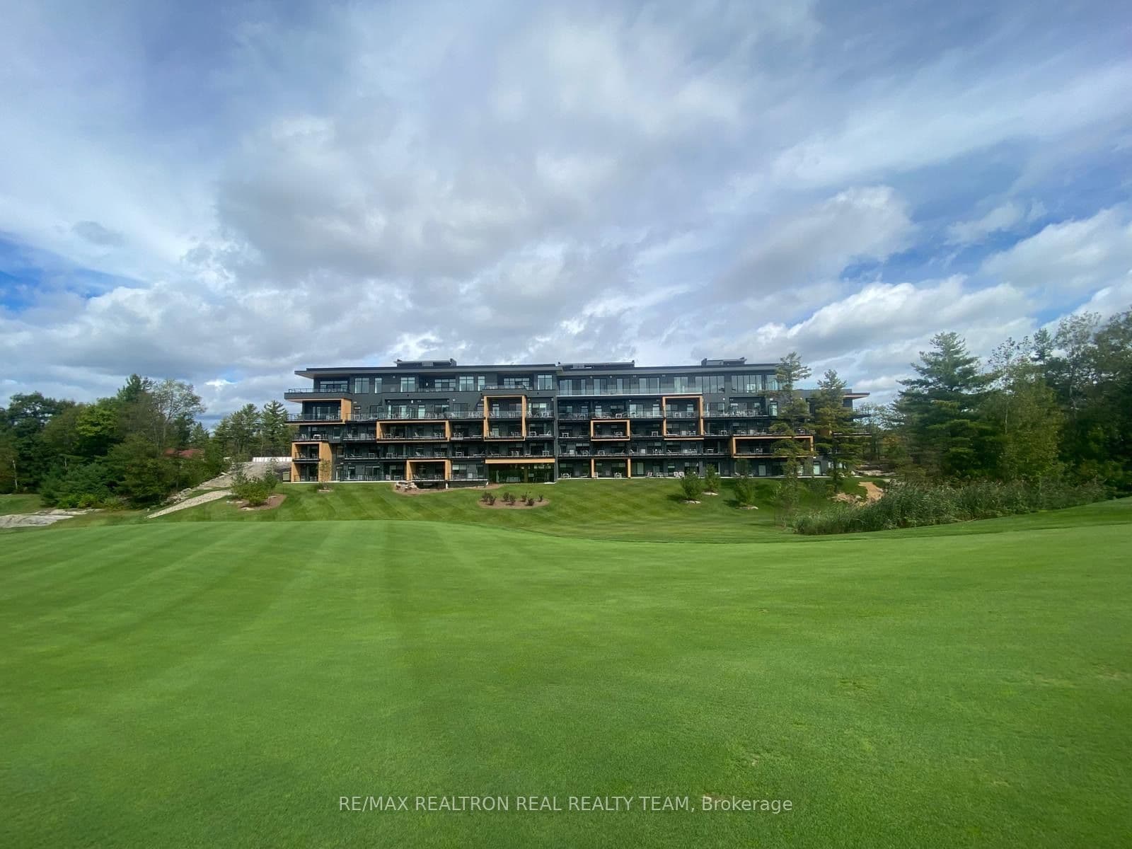 120 Carrick Trail 302, Gravenhurst, ON P1P 0A2