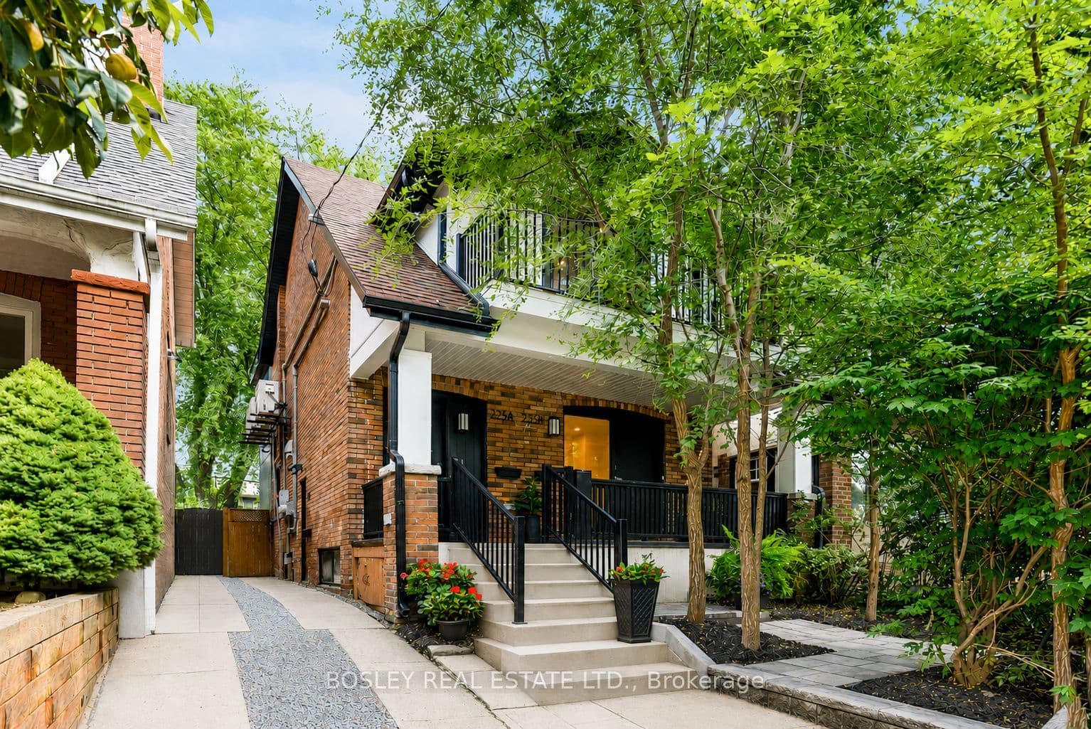 225 Gainsborough Road C, Toronto, ON M4L 3C7