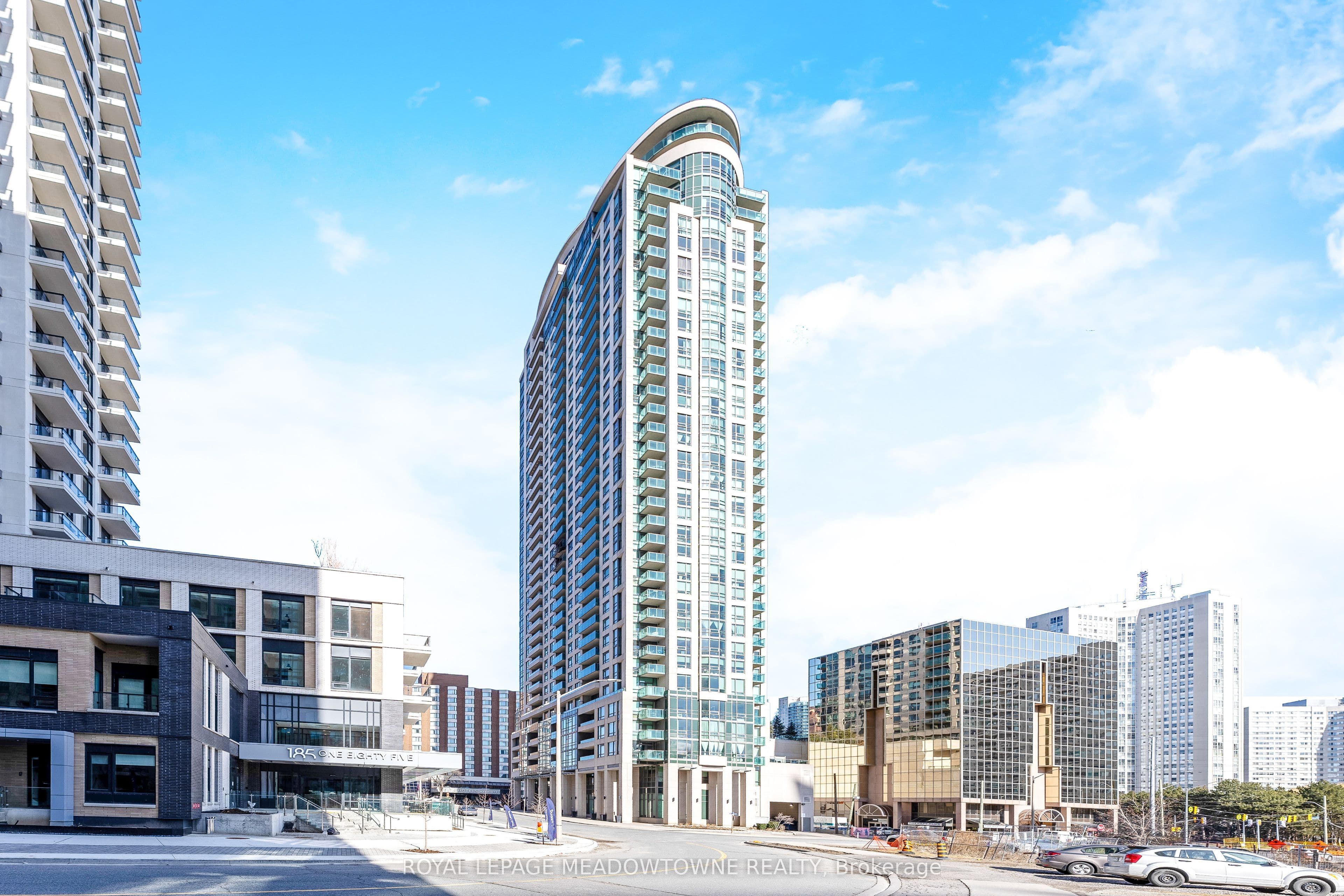 208 Enfield Place 3303, Mississauga, ON L5B 0G8