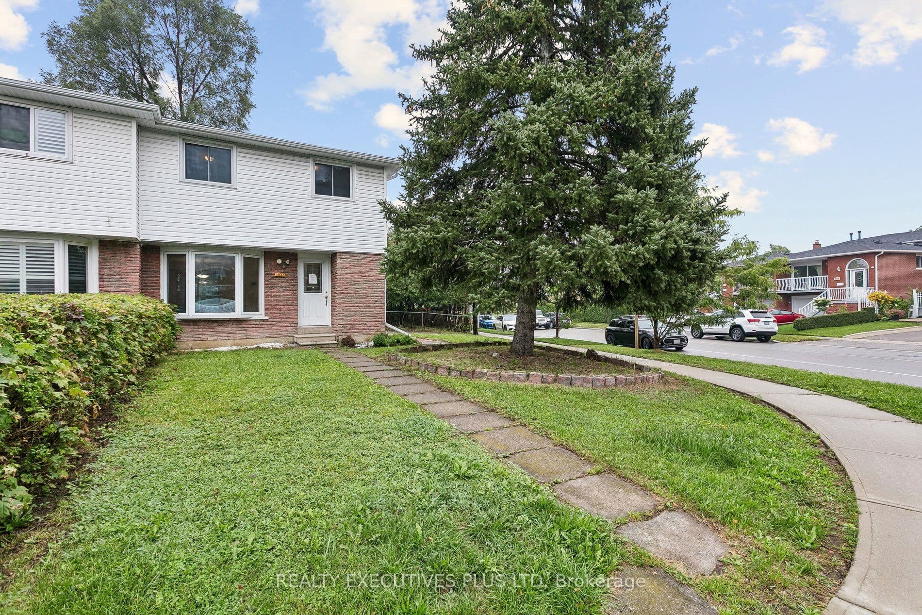 1037 Stainton Drive, Mississauga, ON L5C 1G3