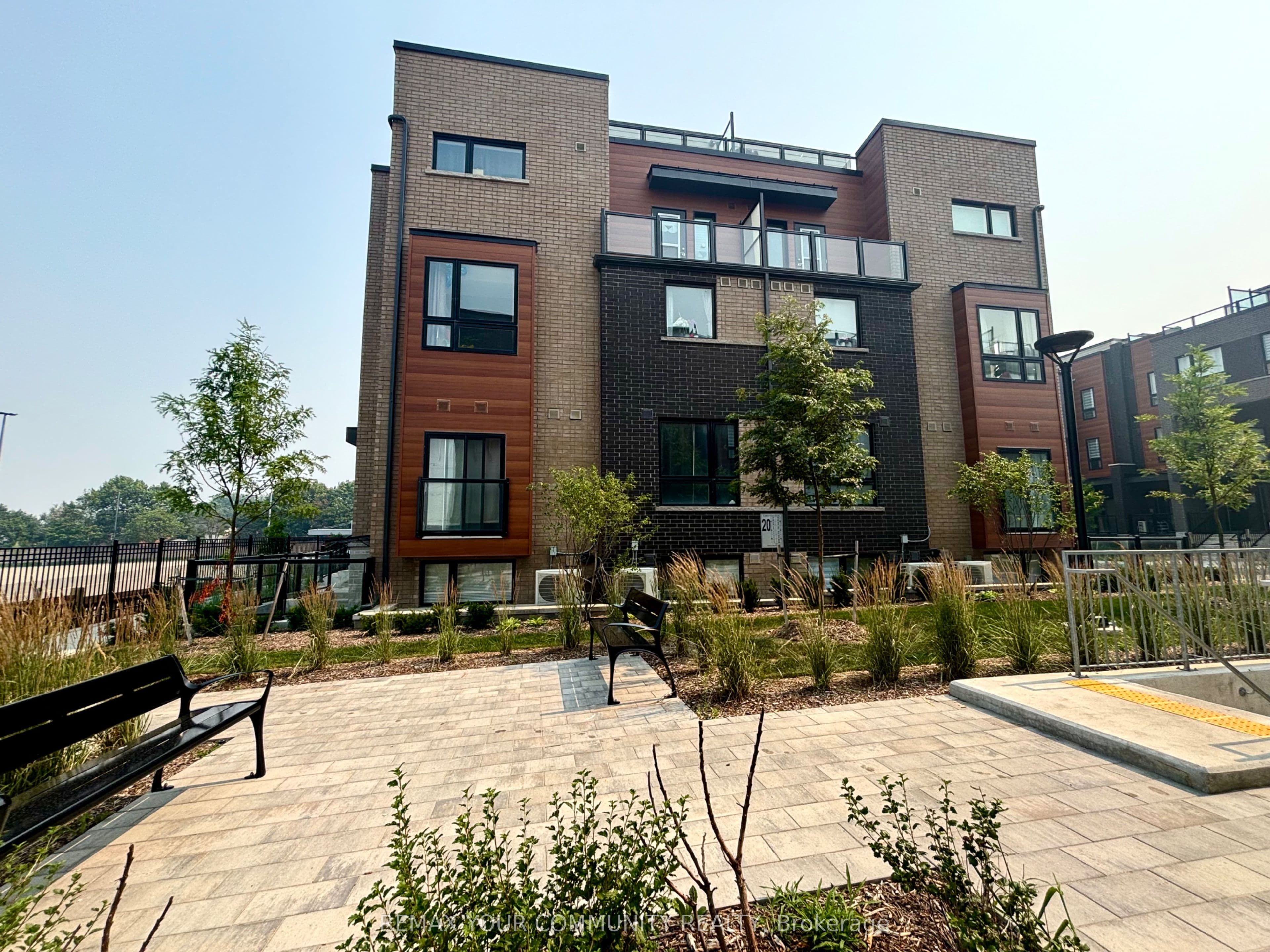 2-20 Lytham Green Circle 191, Newmarket, ON L3Y 0H3