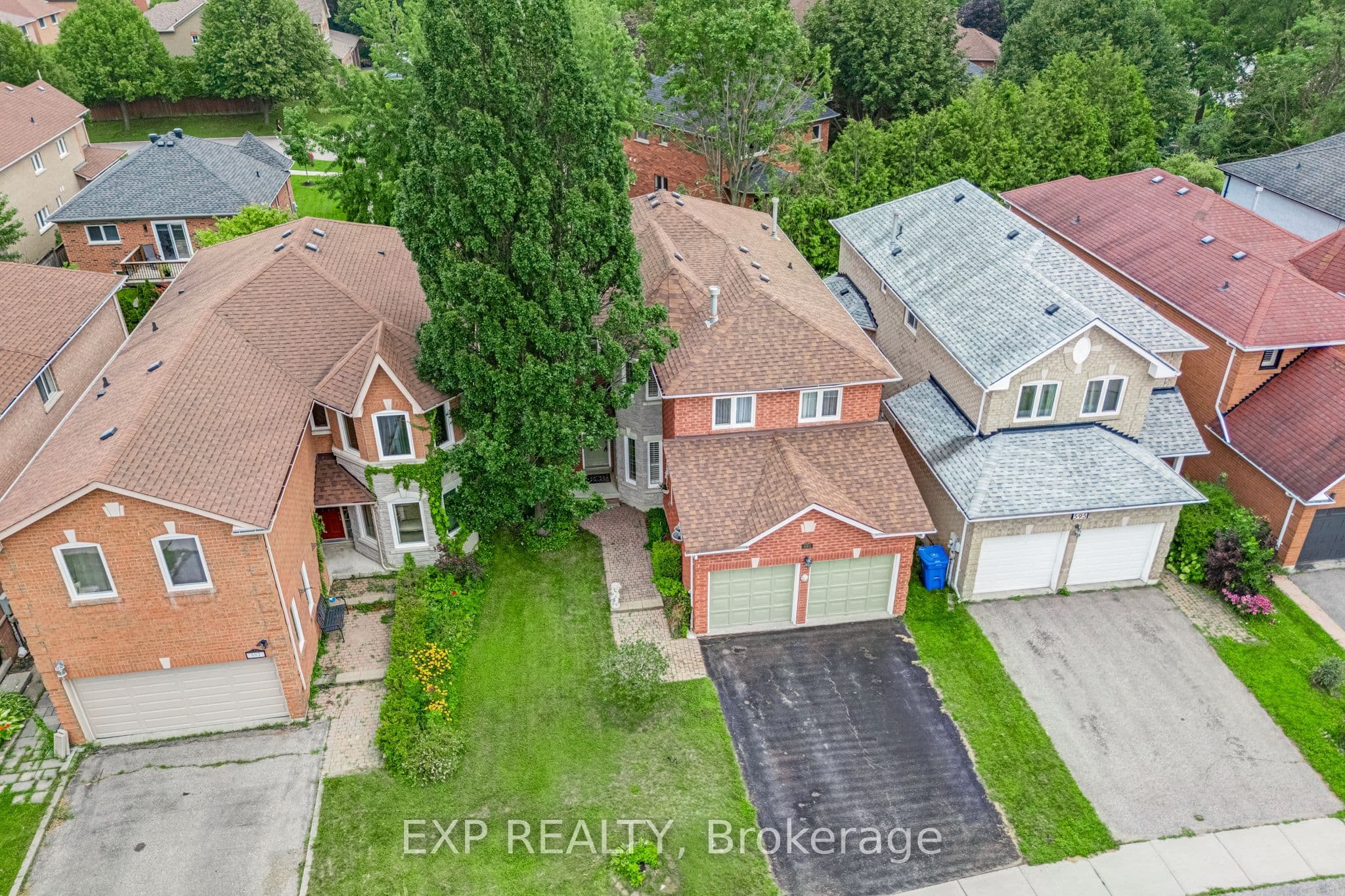 591 Plantation Gate, Newmarket, ON L3X 2C2