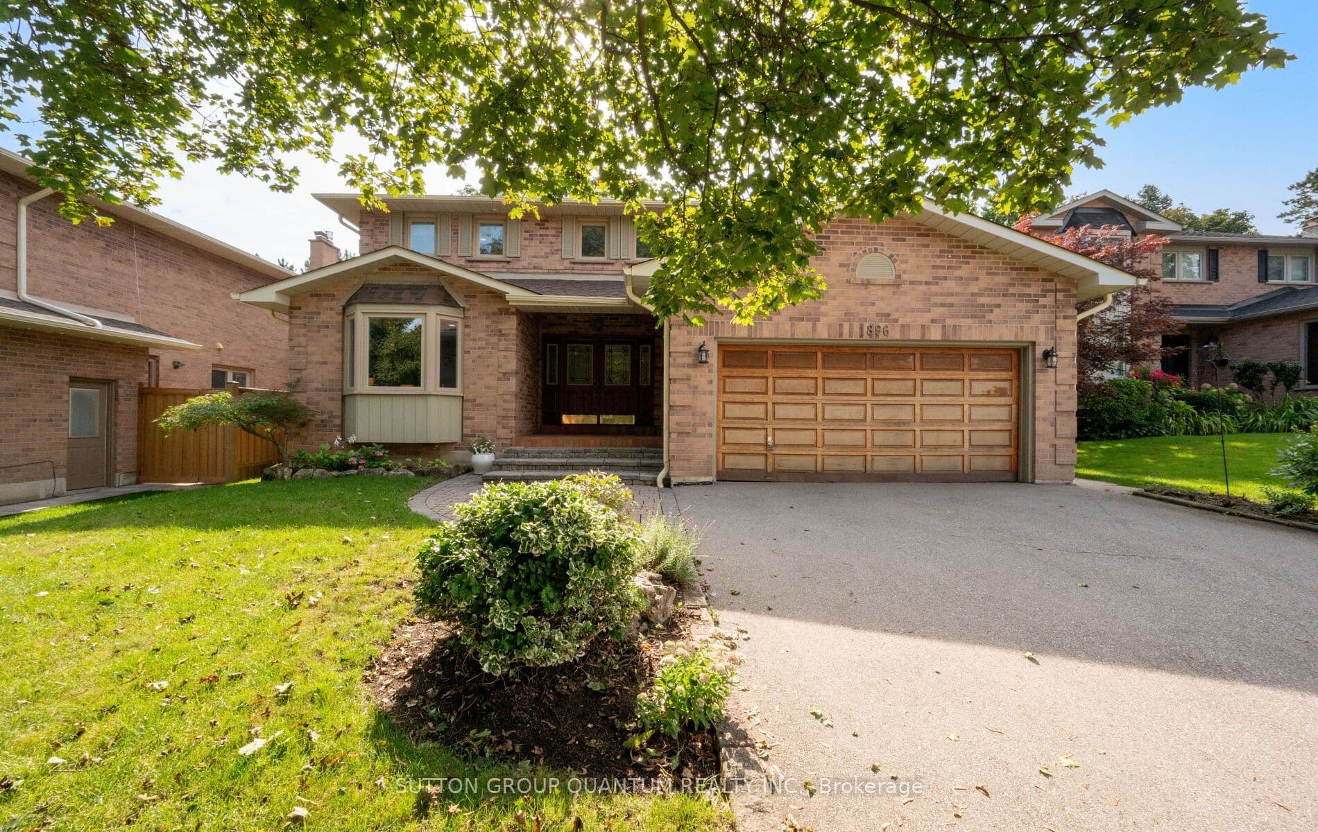 1896 Stoneybrook Court, Mississauga, ON L5L 3W2