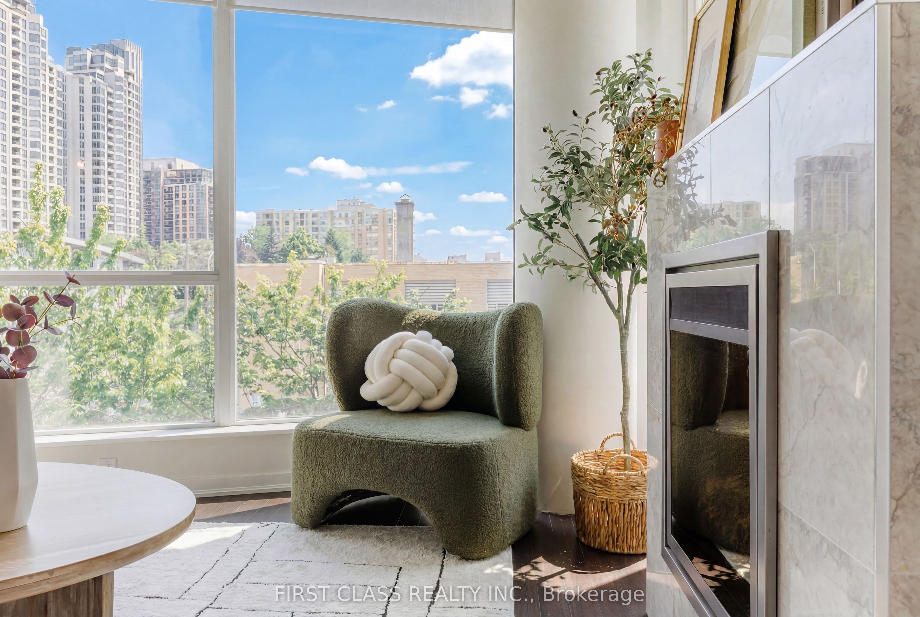 30 Canterbury Place 305, Toronto, ON M2N 0B9