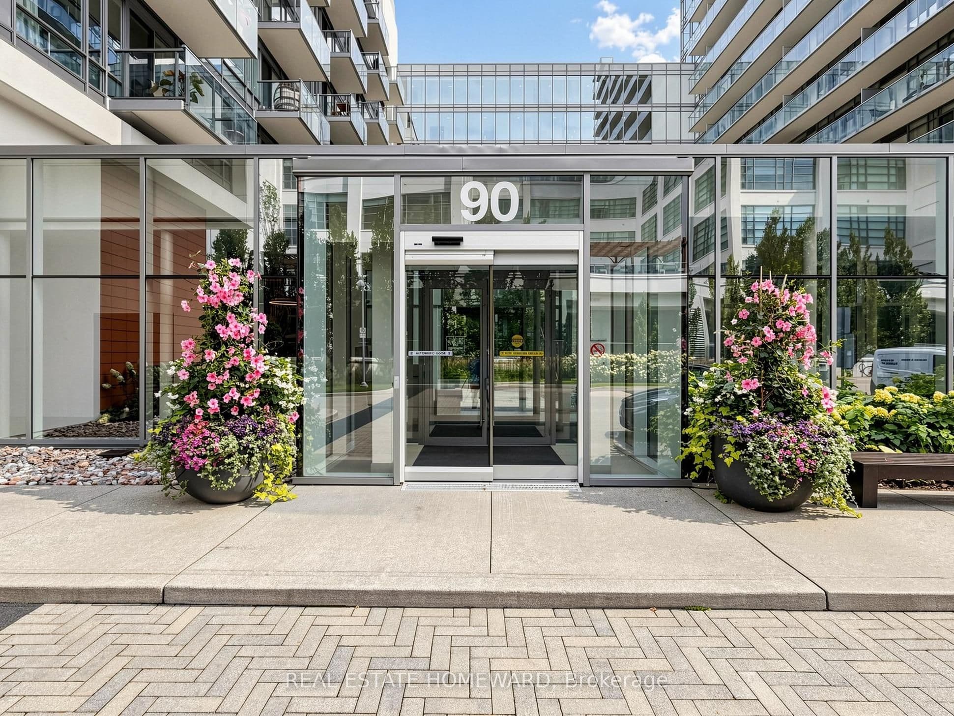 90 Stadium Road 201, Toronto, ON M5V 3E9