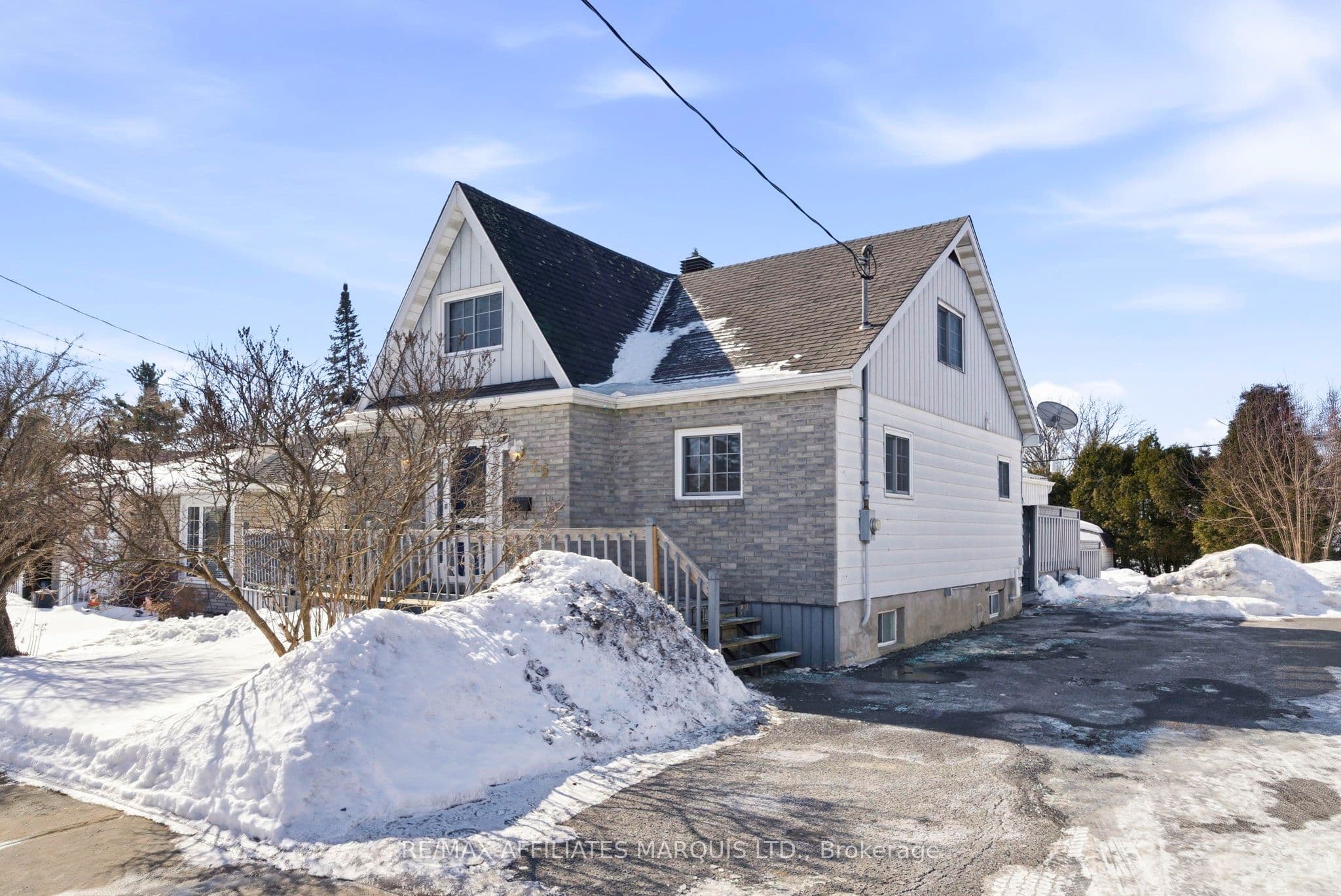 25 Dunbar Avenue, Cornwall, ON K6H 5M6