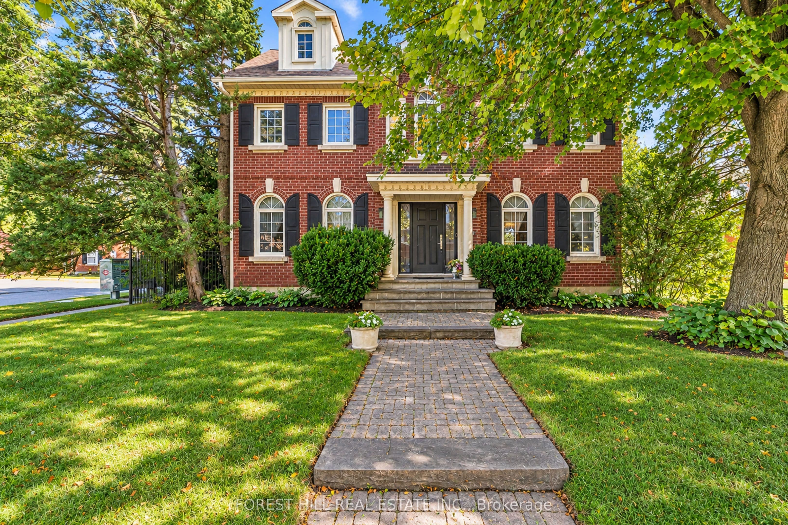 15 Theobalds Circle, Richmond Hill, ON L4C 9C7