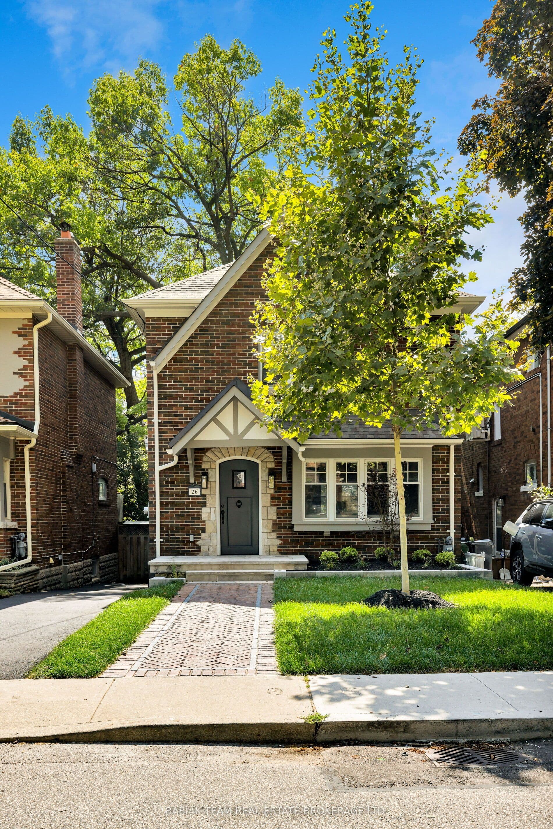 26 Riverview Gardens, Toronto, ON M6S 4E5