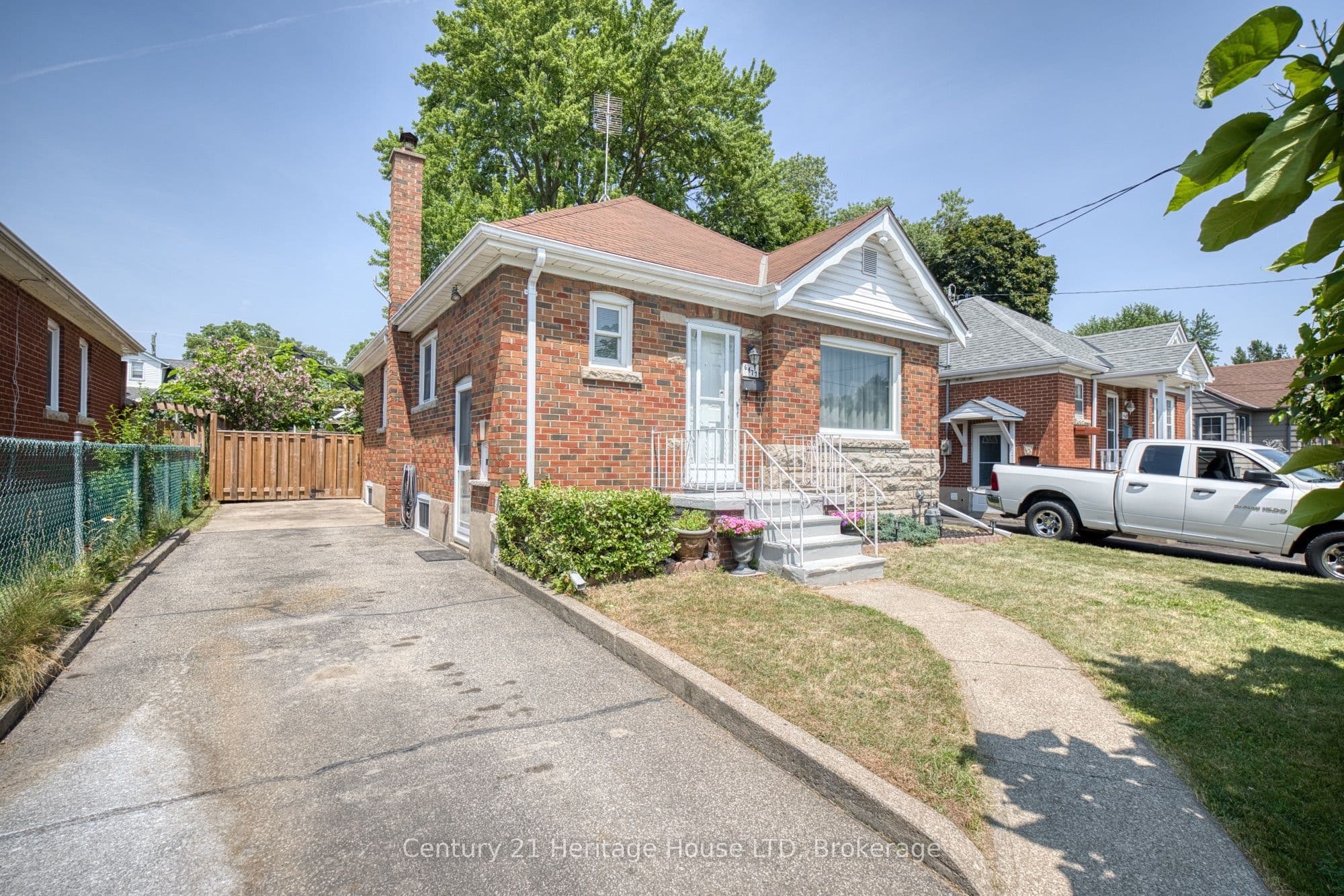 6477 Barker Street, Niagara Falls, ON L2G 1Y6