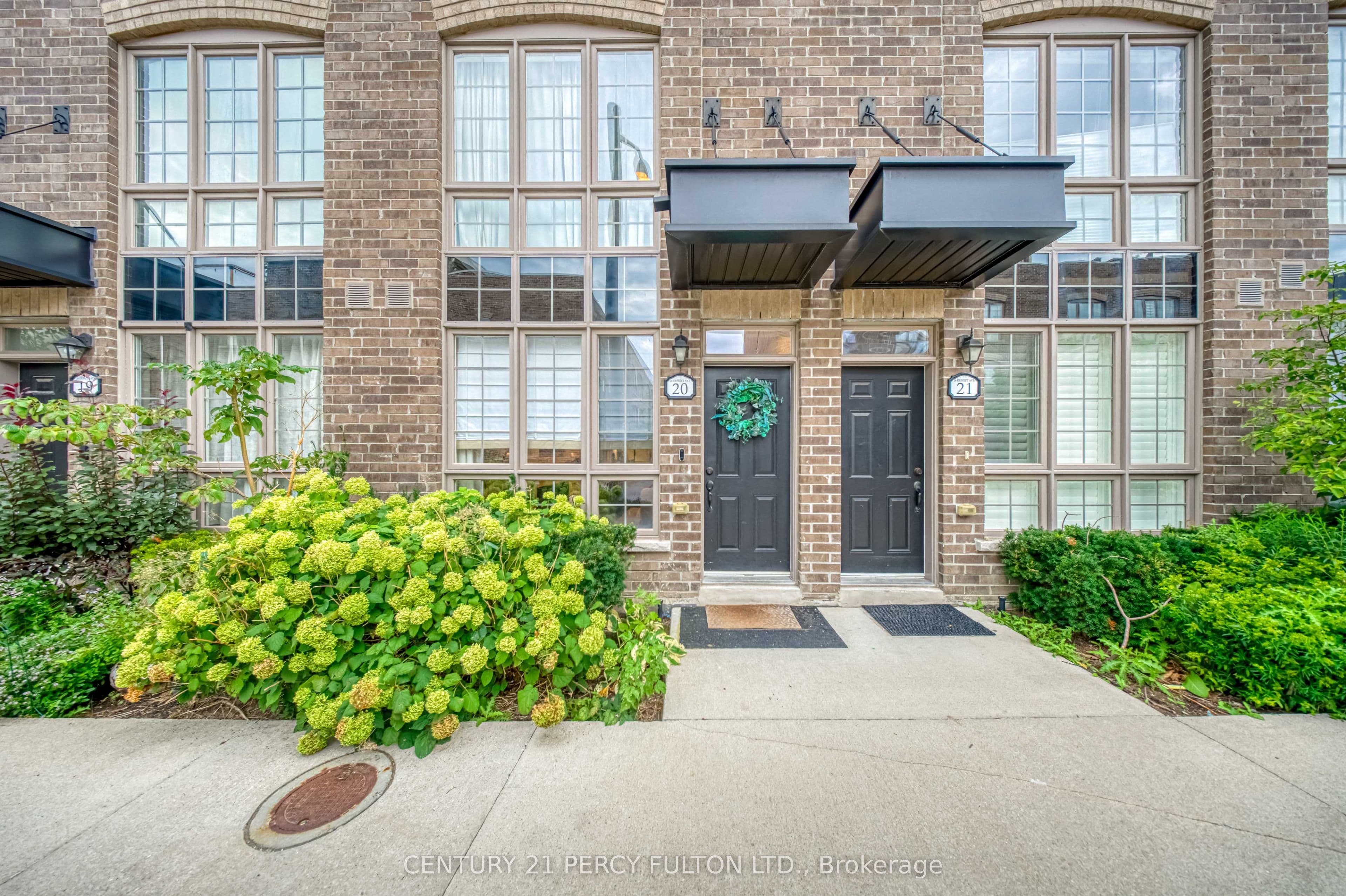 26 Ernest Avenue 20, Toronto, ON M6P 3L8