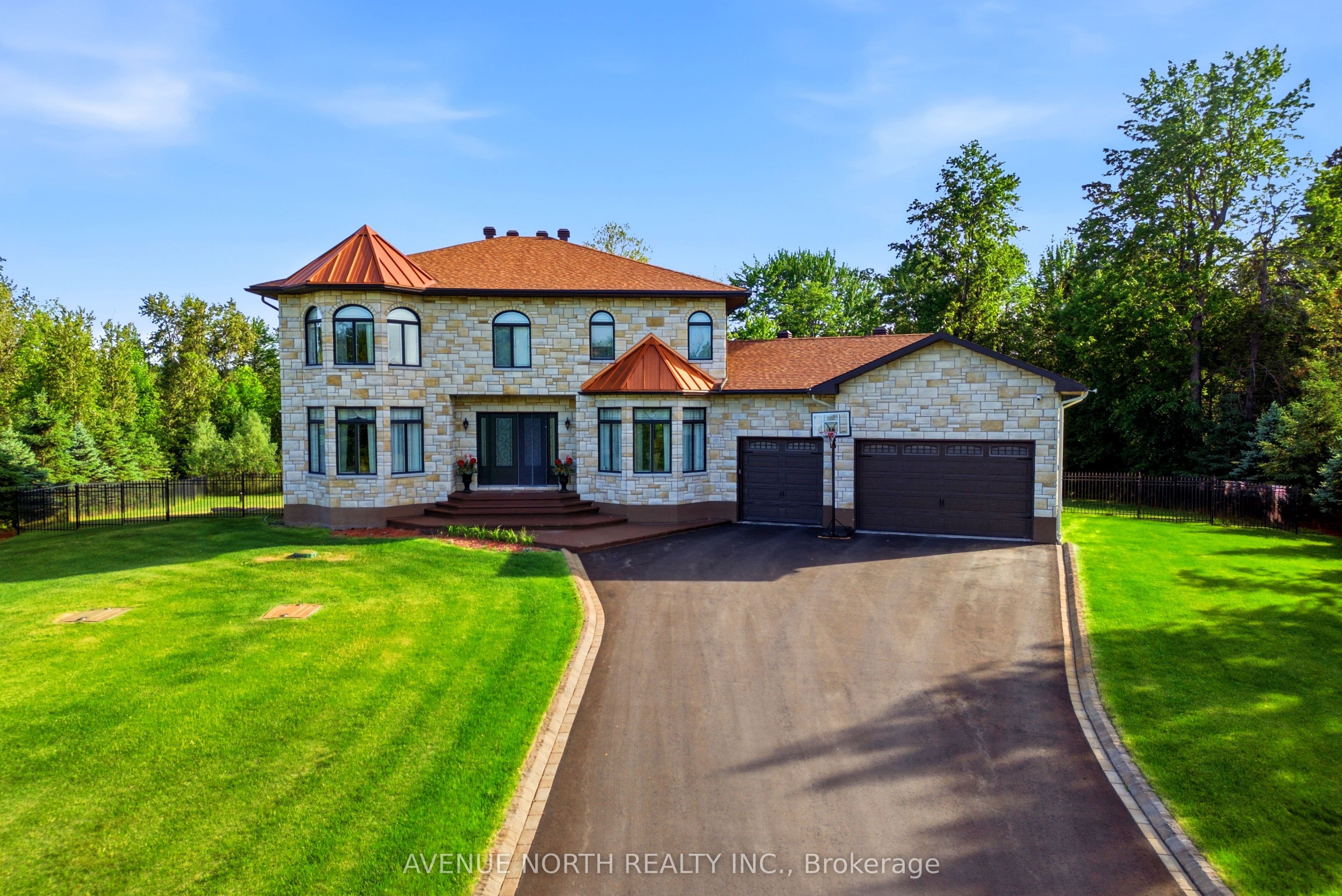 699 Ballycastle Crescent, Blossom Park - Airport and Area, ON K1X 0A4