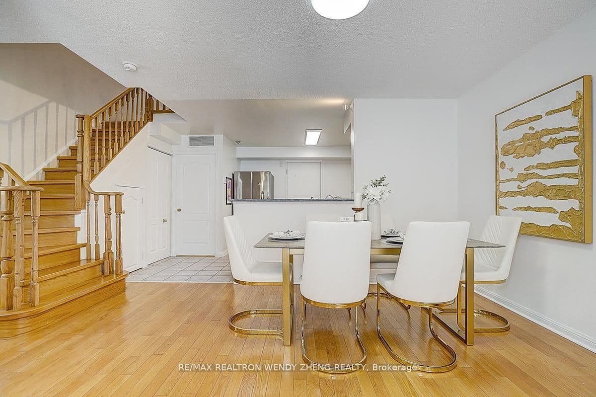 28 Sommerset Way 1517, Toronto, ON M2N 6W7