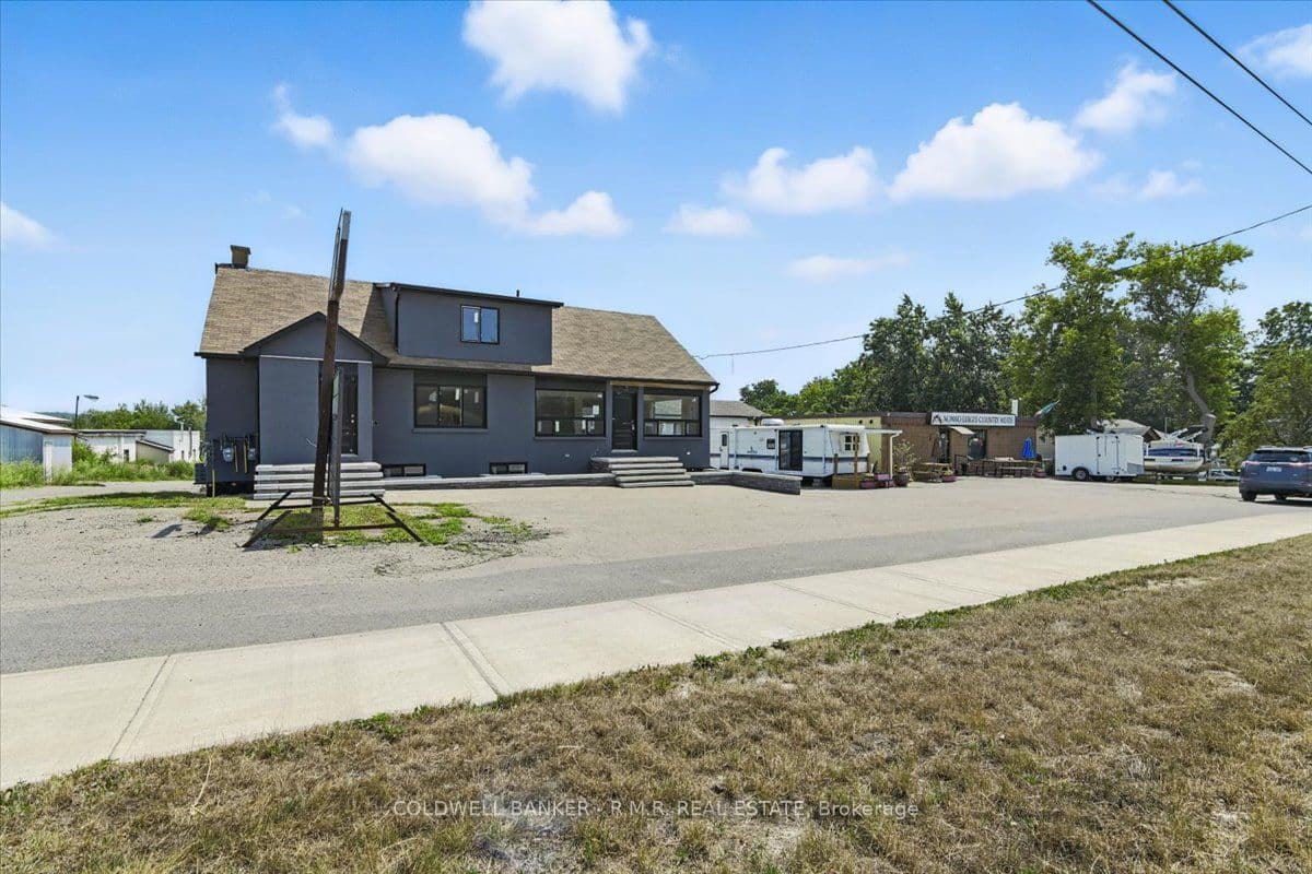 31 Centre Street #2, Brock, ON L0C 1H0