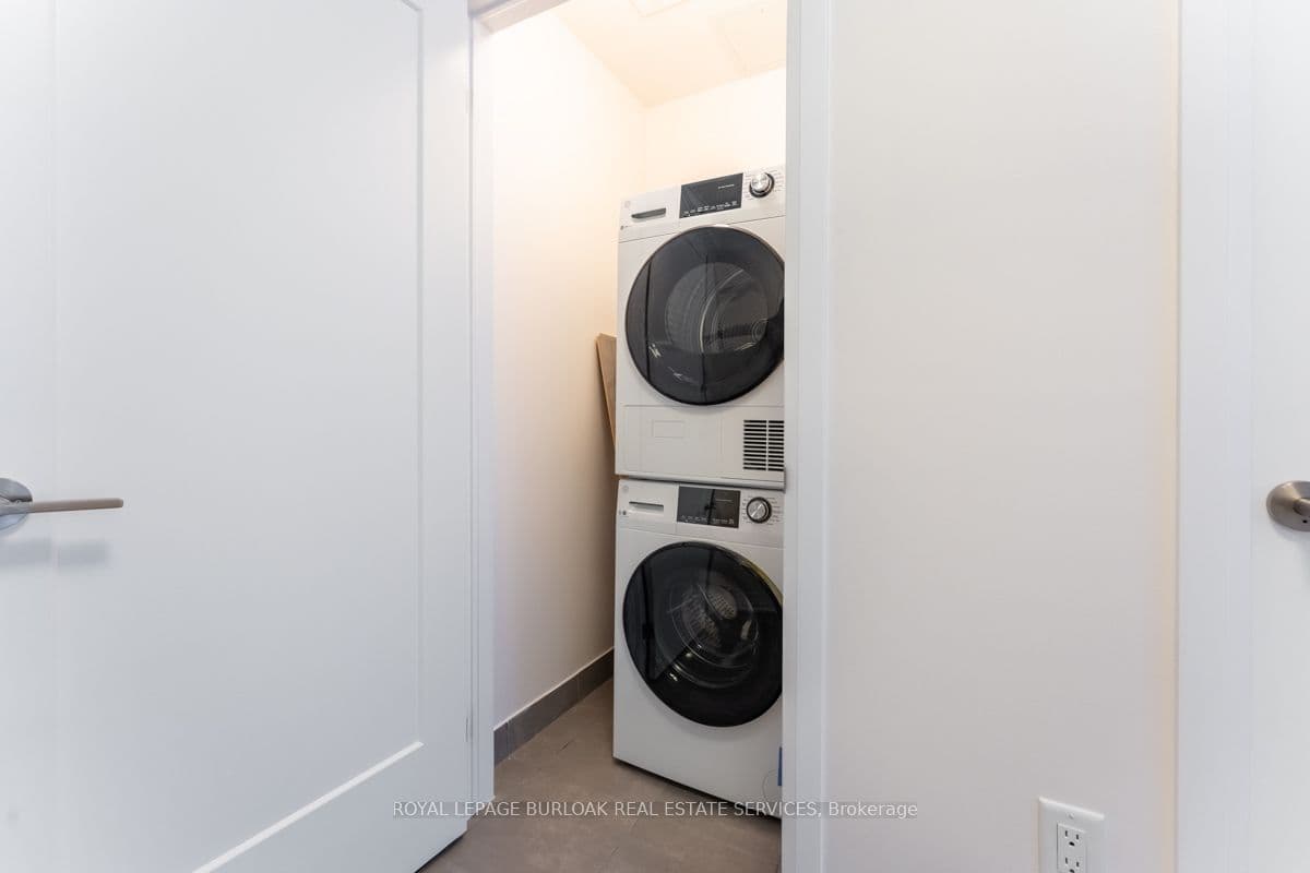 10 Concord Place 213, Grimsby, ON L3M 0G6
