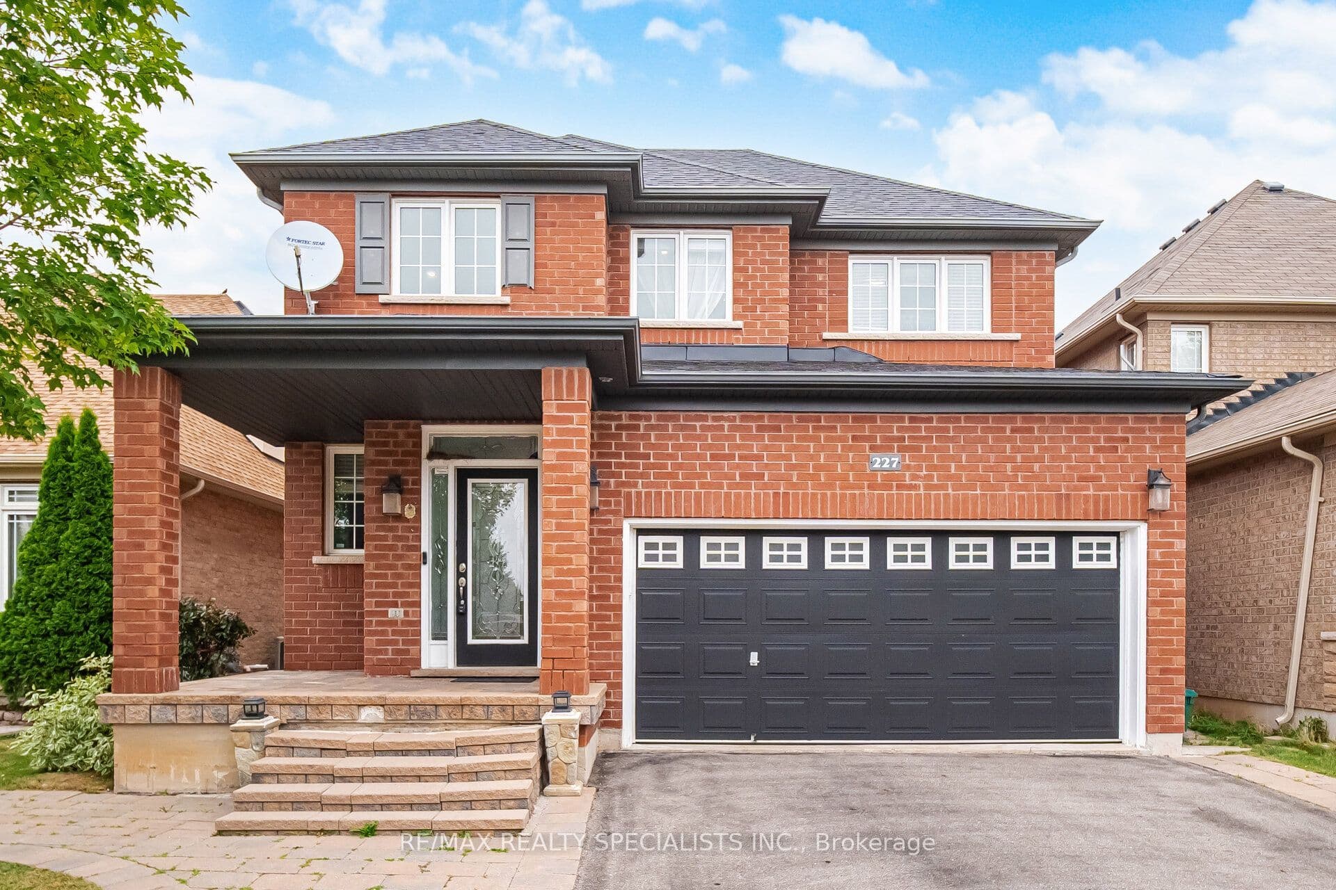 227 Minto Crescent, Milton, ON L9T 7P4
