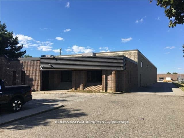 5 Automatic Road, Brampton, ON L6S 4K6