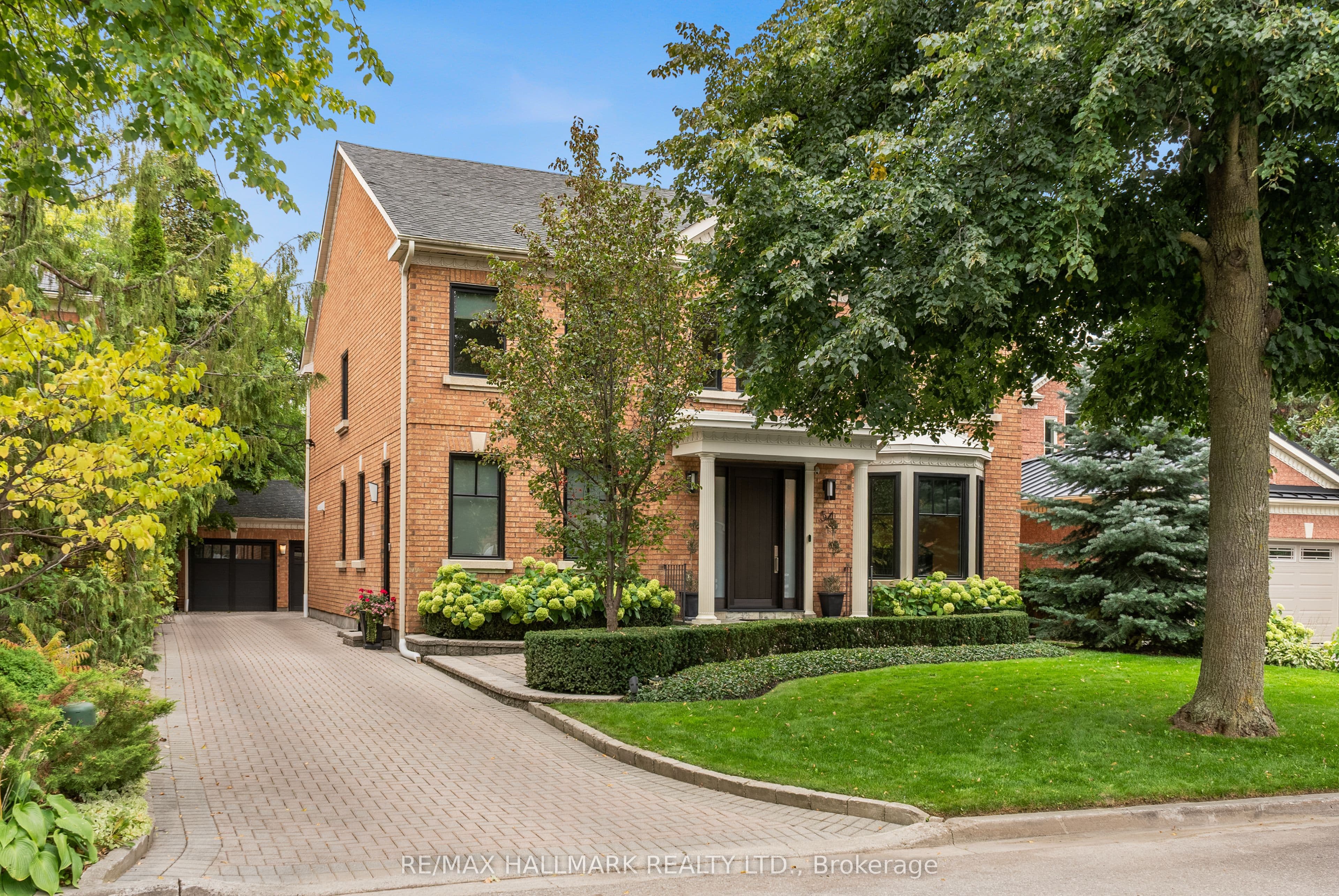 54 Theobalds Circle, Richmond Hill, ON L4C 9C9