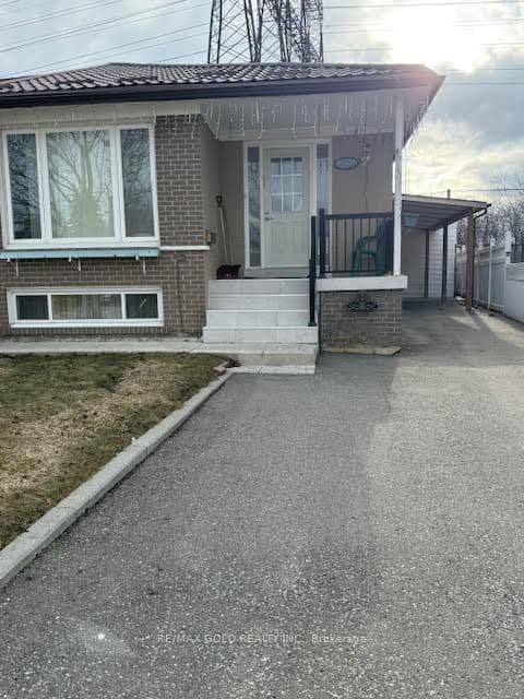 87 Lexington Avenue, Toronto, ON M9V 2G9