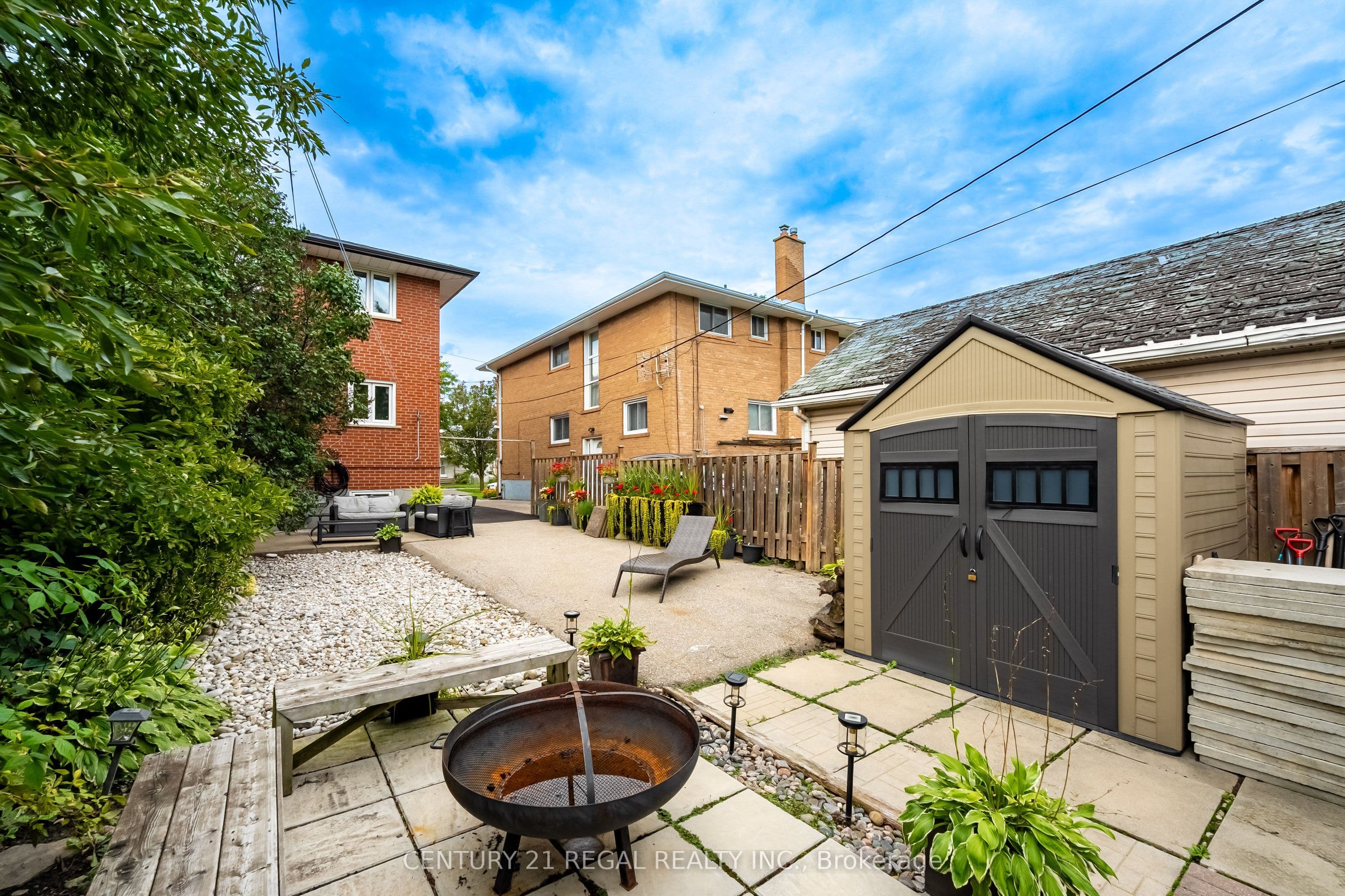 21 Burlingame Road, Toronto, ON M8W 1Y7