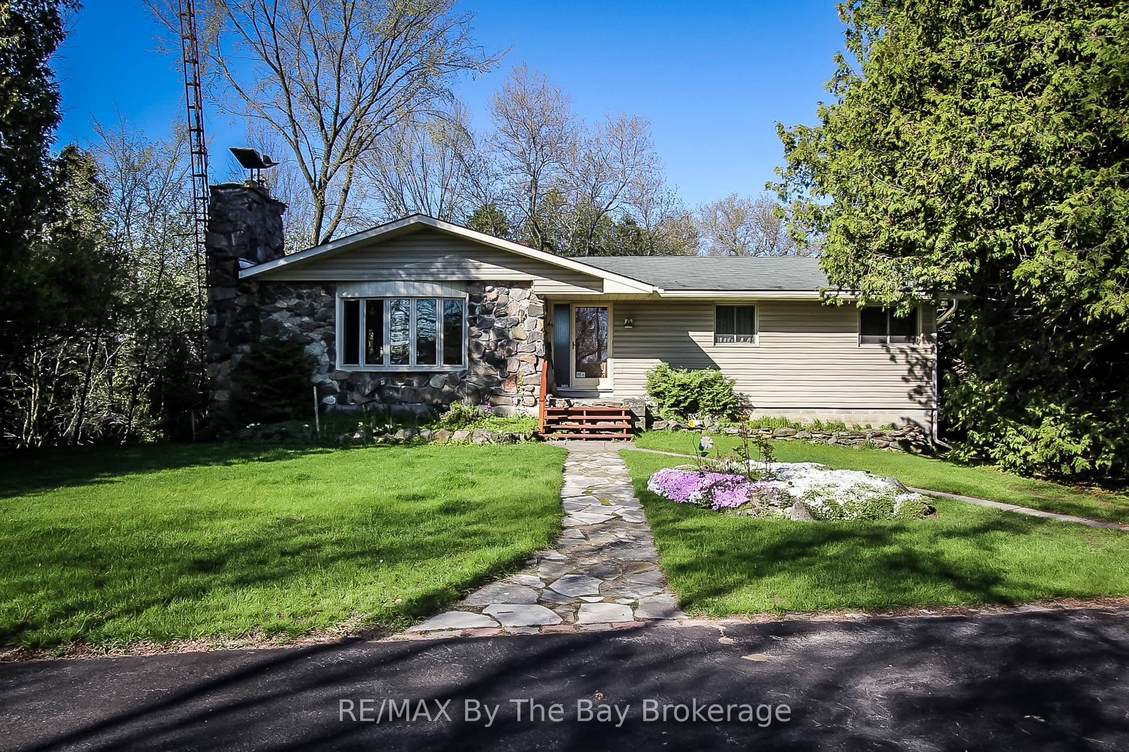630 Sunnidale Road S, Wasaga Beach, ON L9Z 1J7