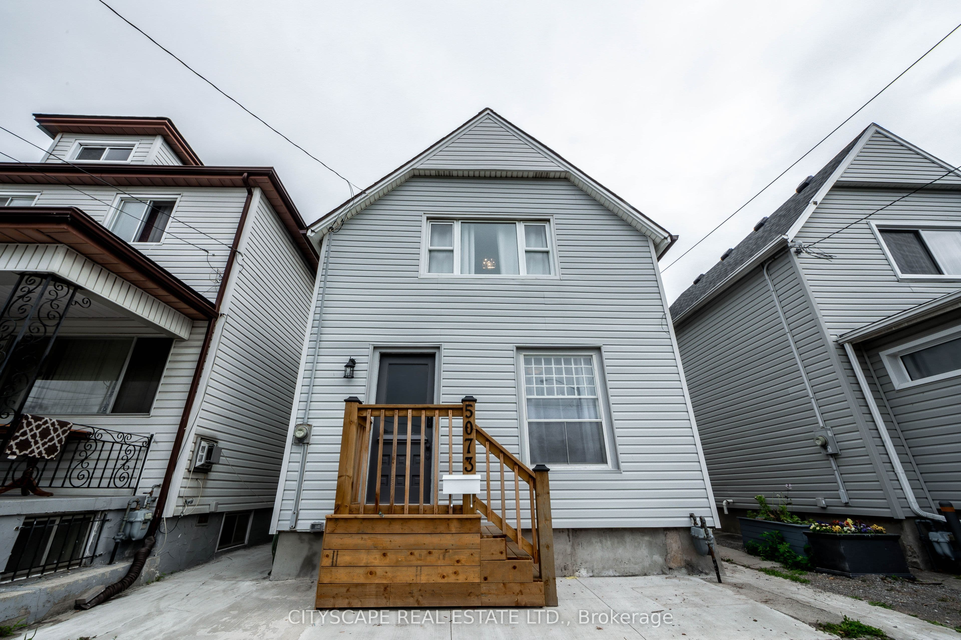 5073 Kitchener Street, Niagara Falls, ON L2G 1B1